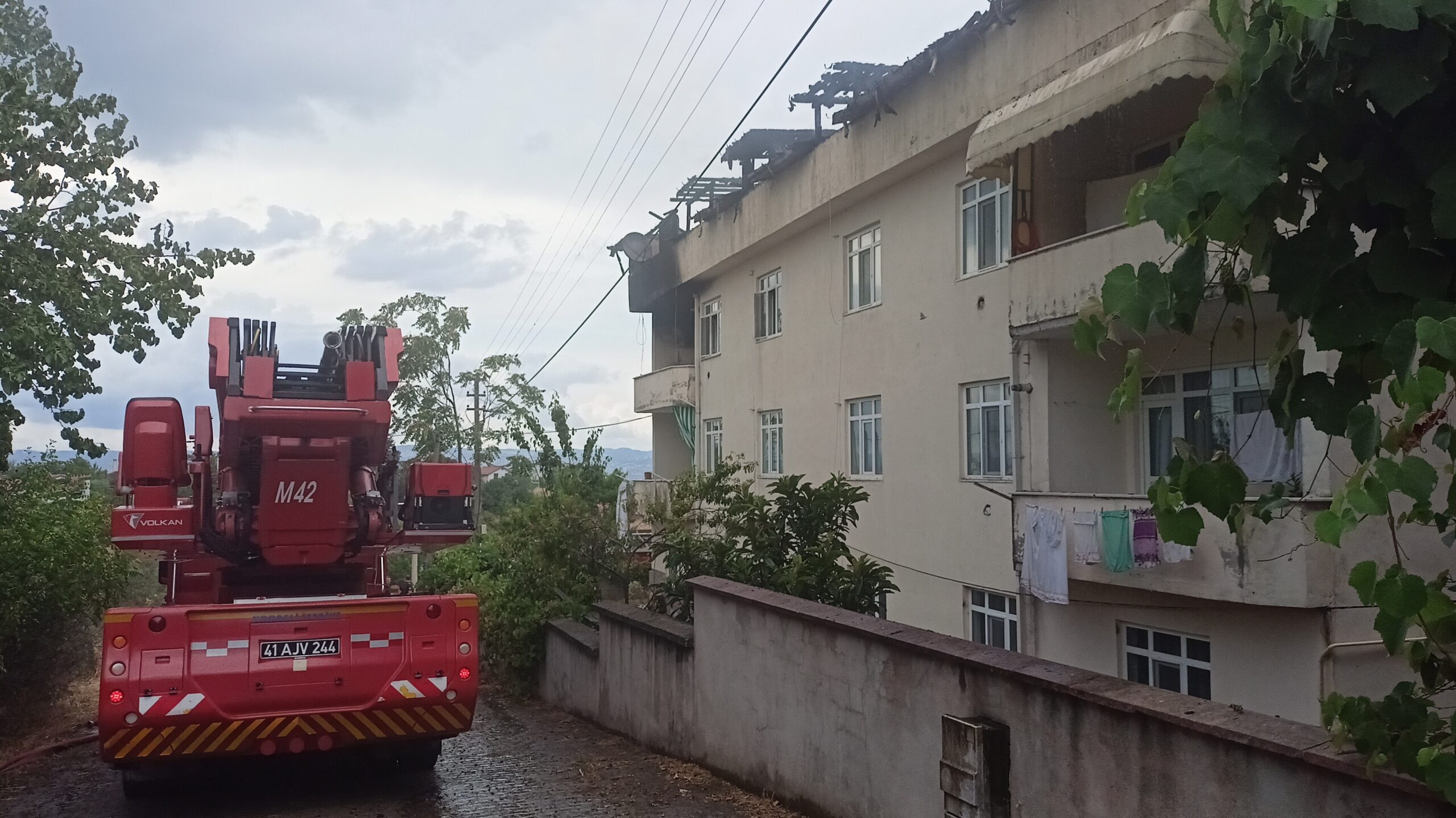 Korkutan yangın... Tüpler patladı! - Resim : 1