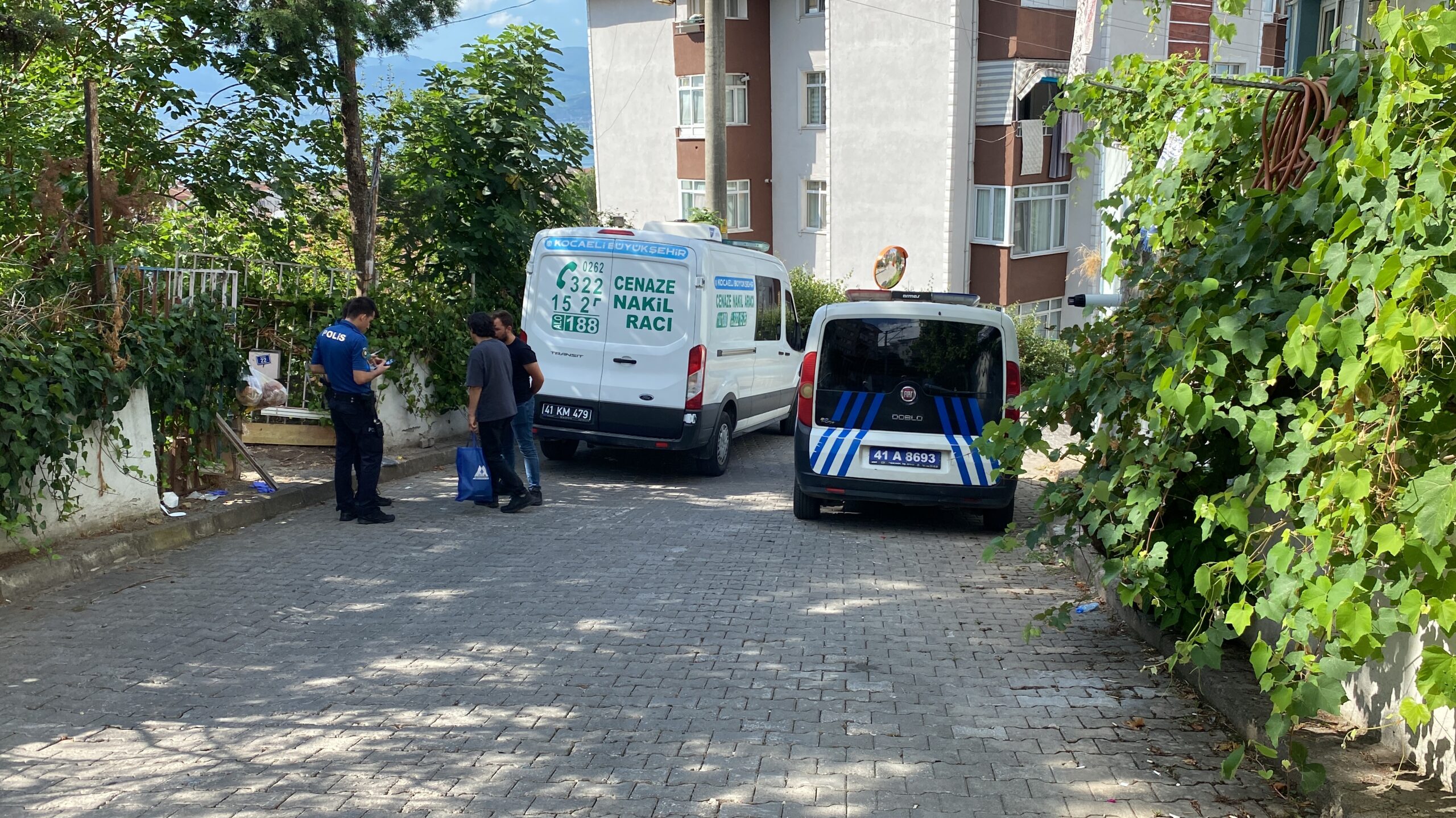 Mahalleden kötü koku geliyordu nedenini kimse tahmin edemedi! Polis olaya el attı - Resim : 4