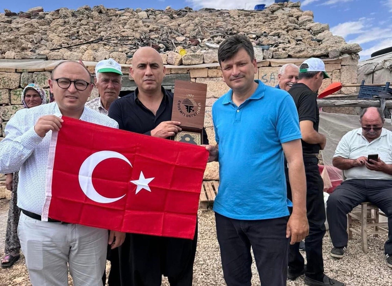 Muhtar heyecana dayanamadı, kalbine yenildi! - Resim : 1