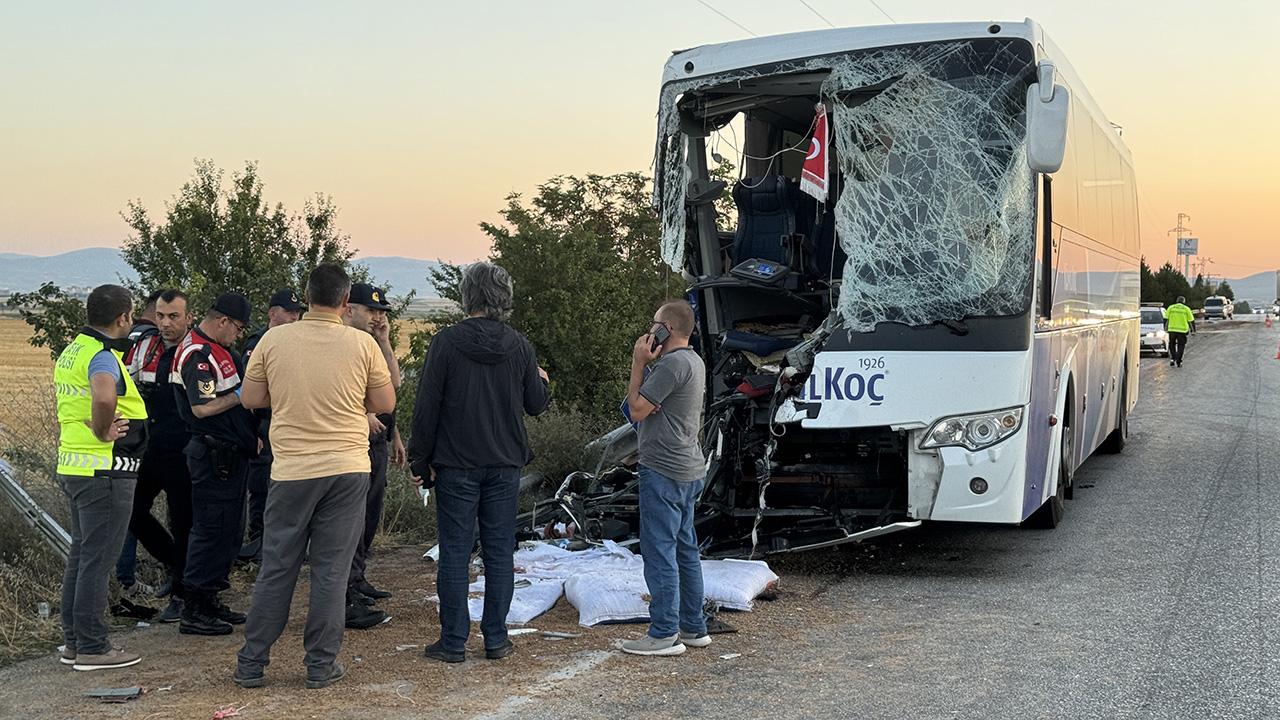 Yolcu otobüsü kazaya karıştı: Onlarca yaralı var!