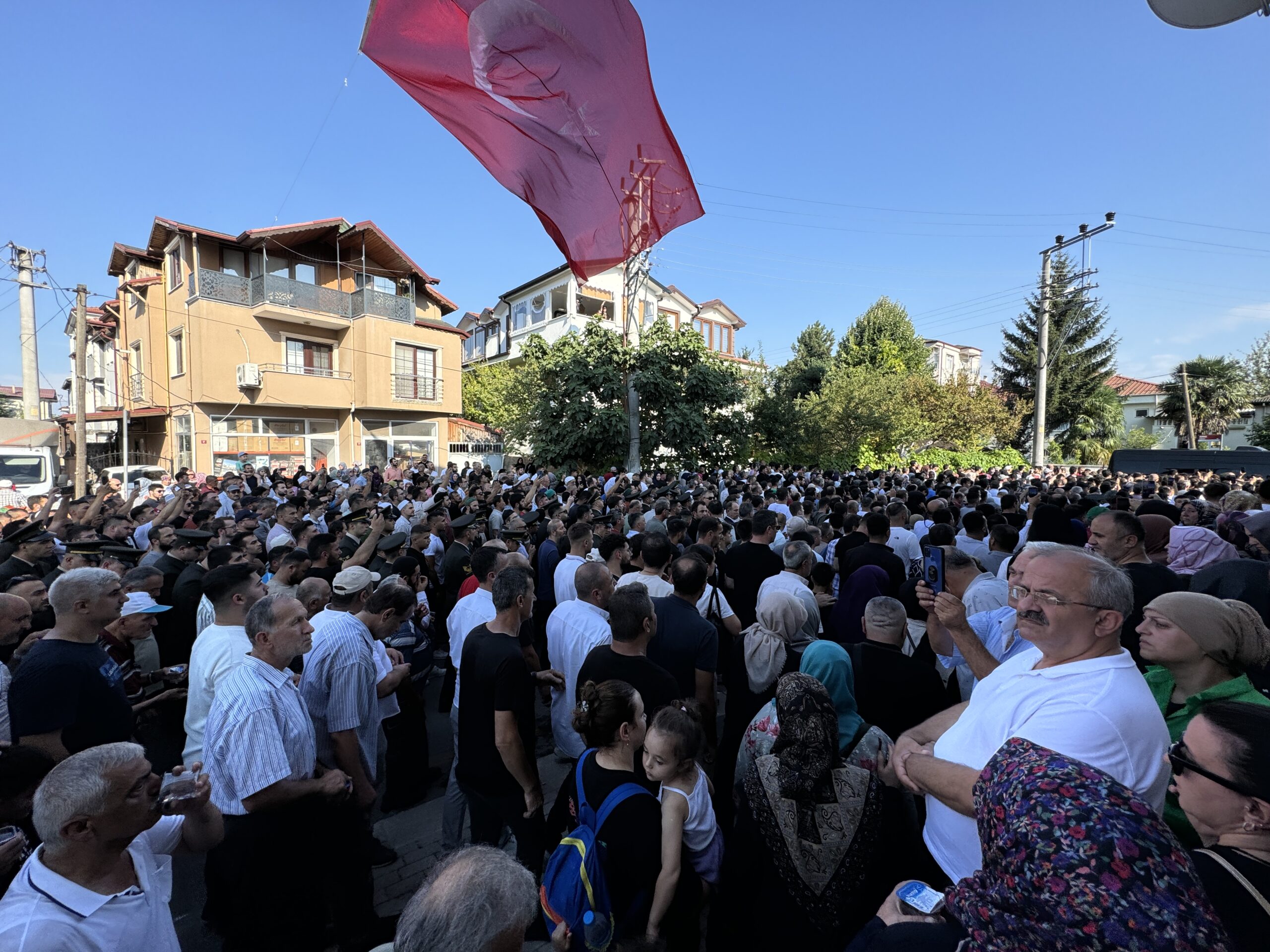 Pençe-Kilit bölgesinde şehit olmuştu: Son yolculuğuna uğurlandı - Resim : 4