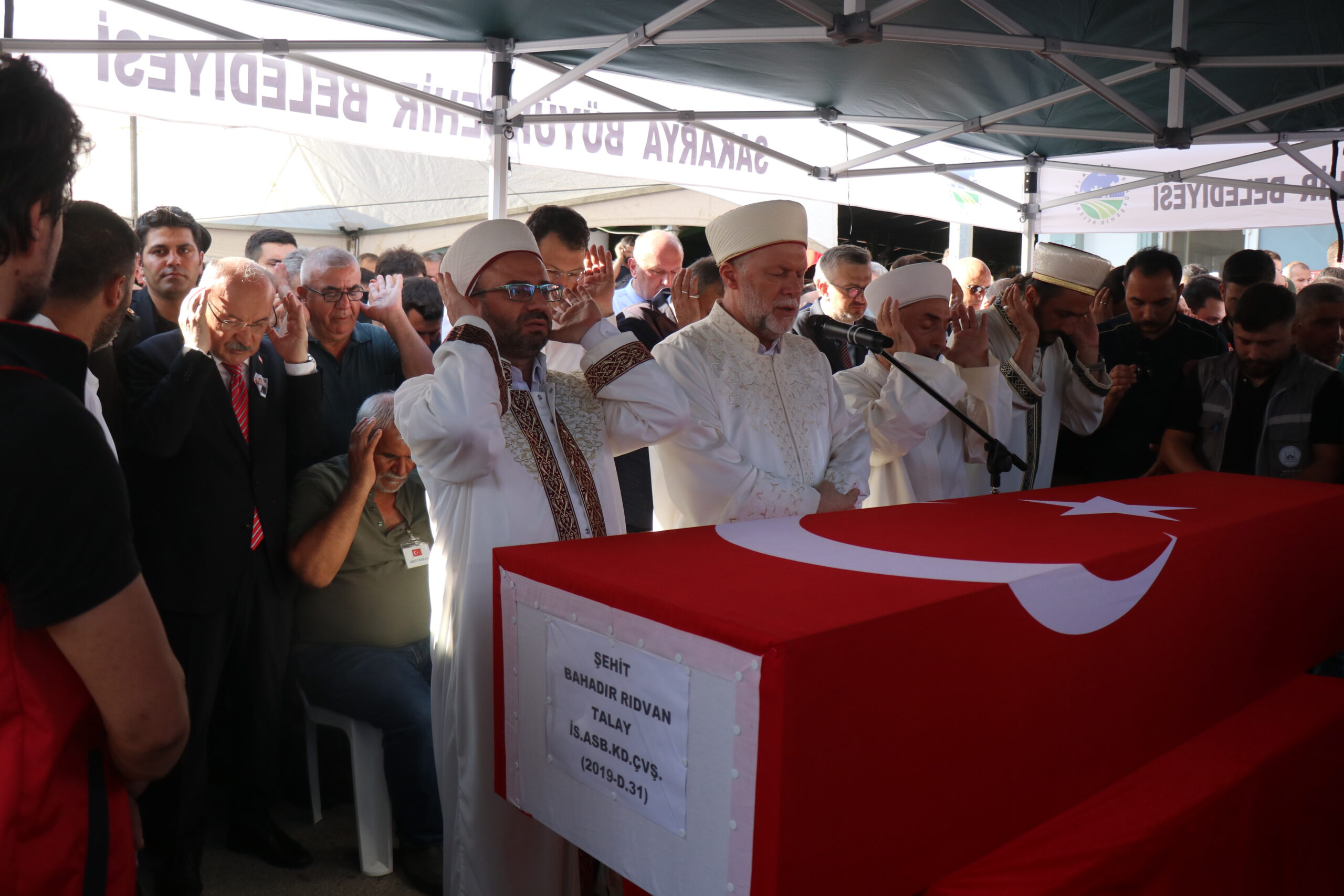 Pençe-Kilit bölgesinde şehit olmuştu: Son yolculuğuna uğurlandı - Resim : 3