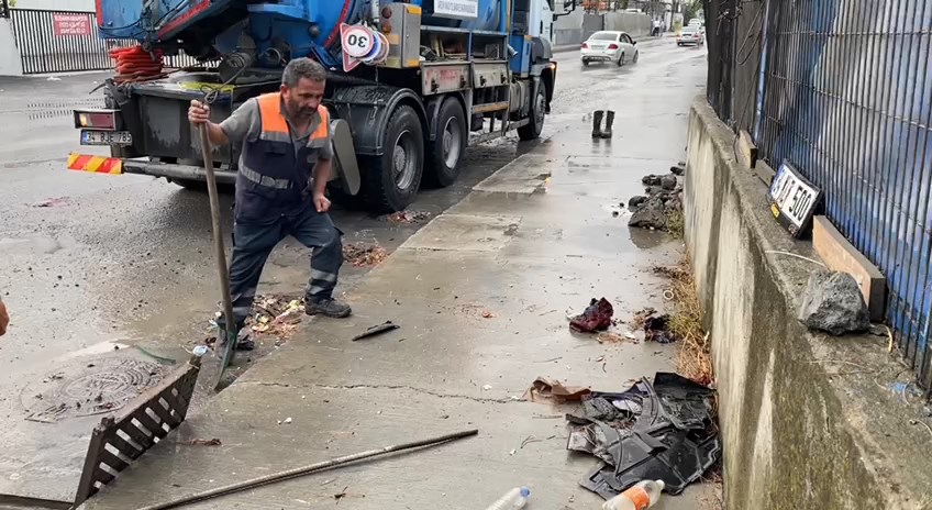 Sağanak etkili oldu! Yollar göle döndü - Resim : 5