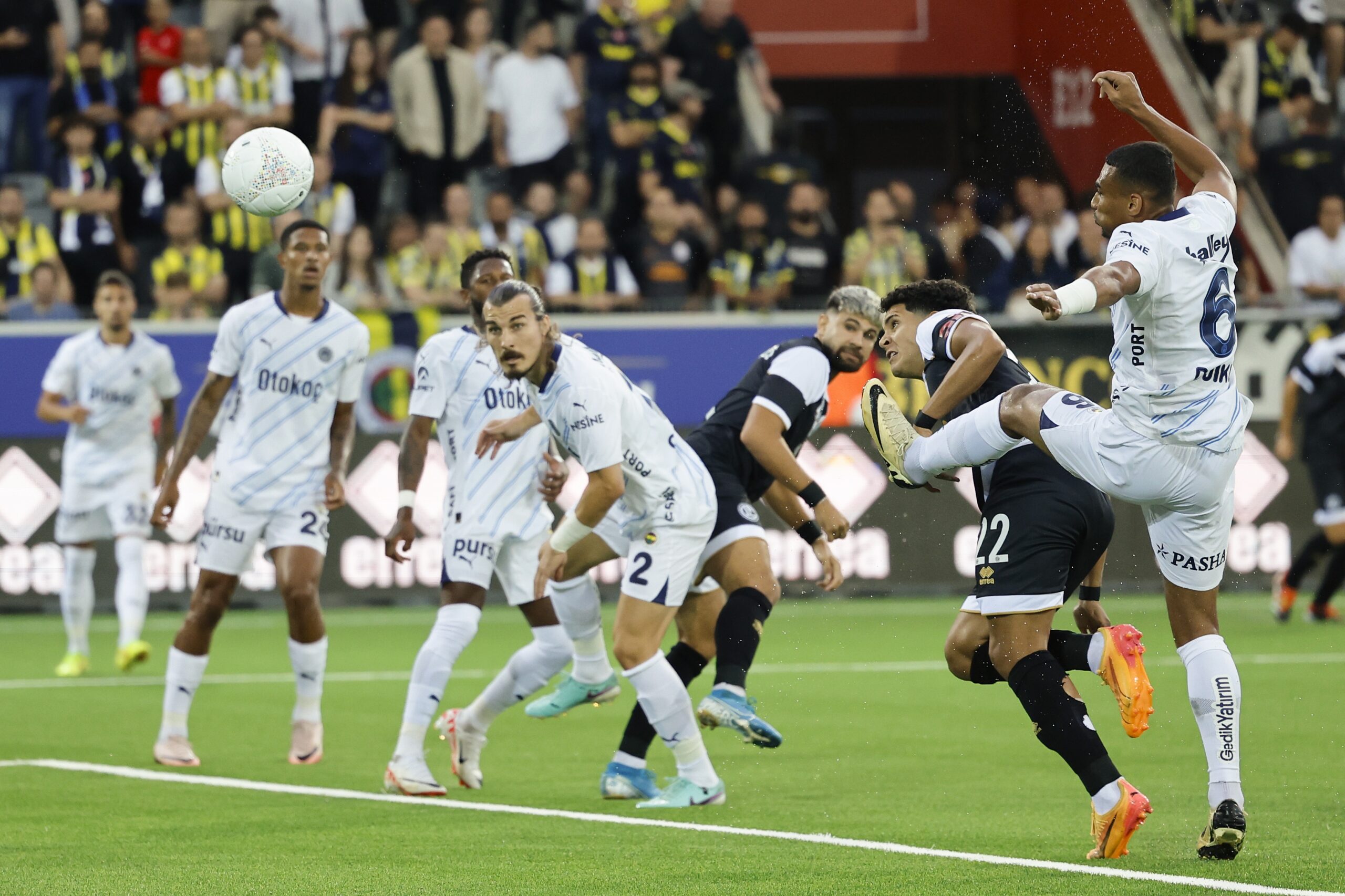 Temsilcimiz Fenerbahçe’den Avrupa’ya gollü başlangıç: 4-3