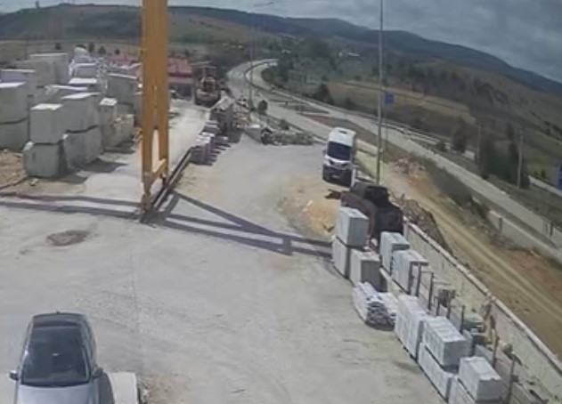 Zincirleme trafik kazası: 12 yaralı - Resim : 2