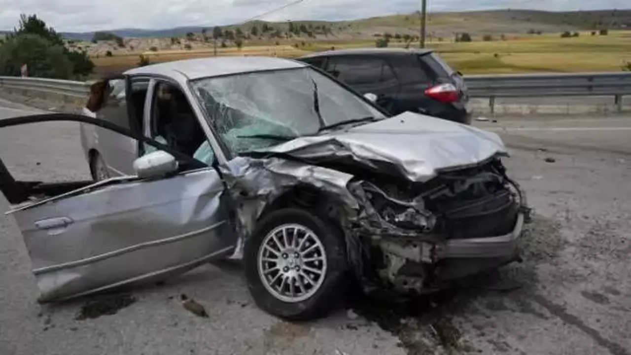 Zincirleme trafik kazası: 12 yaralı - Resim : 3