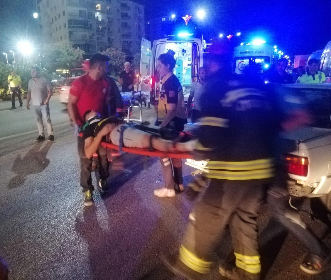 Zincirleme trafik kazası: 1'i bebek, 2'si çocuk onlarca yaralı! - Resim : 1