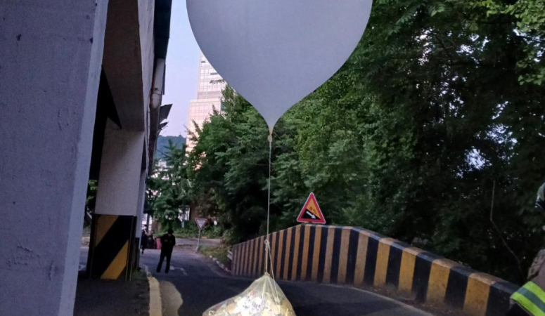 Kuzey Kore vazgeçmiyor! Çöp balonu ısrarı sürüyor