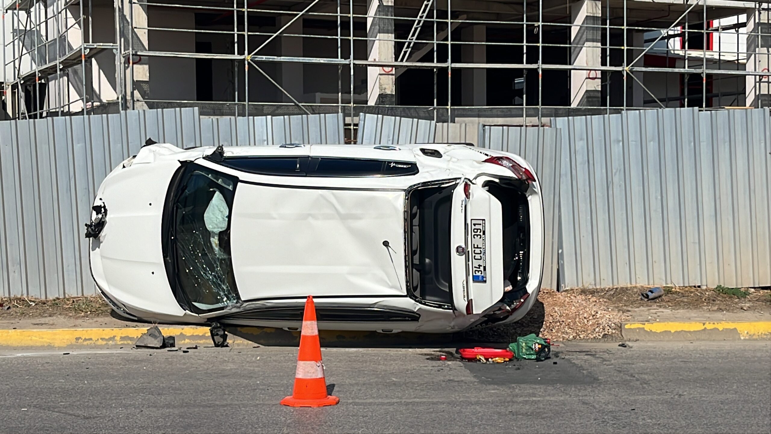 Vince çarpıp takla atan otomobilden bakın nasıl çıktı... - Resim : 1