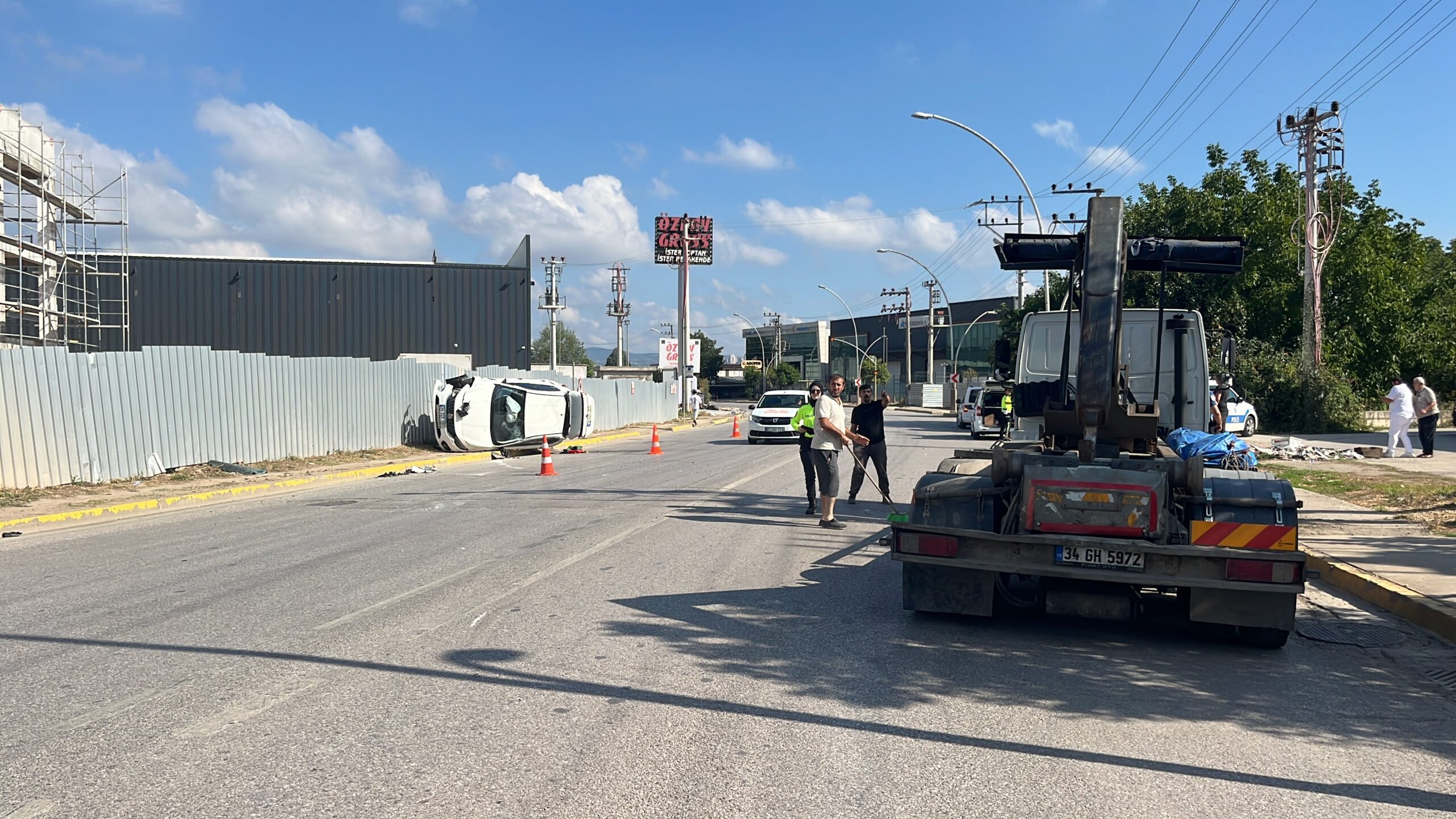 Vince çarpıp takla atan otomobilden bakın nasıl çıktı... - Resim : 2