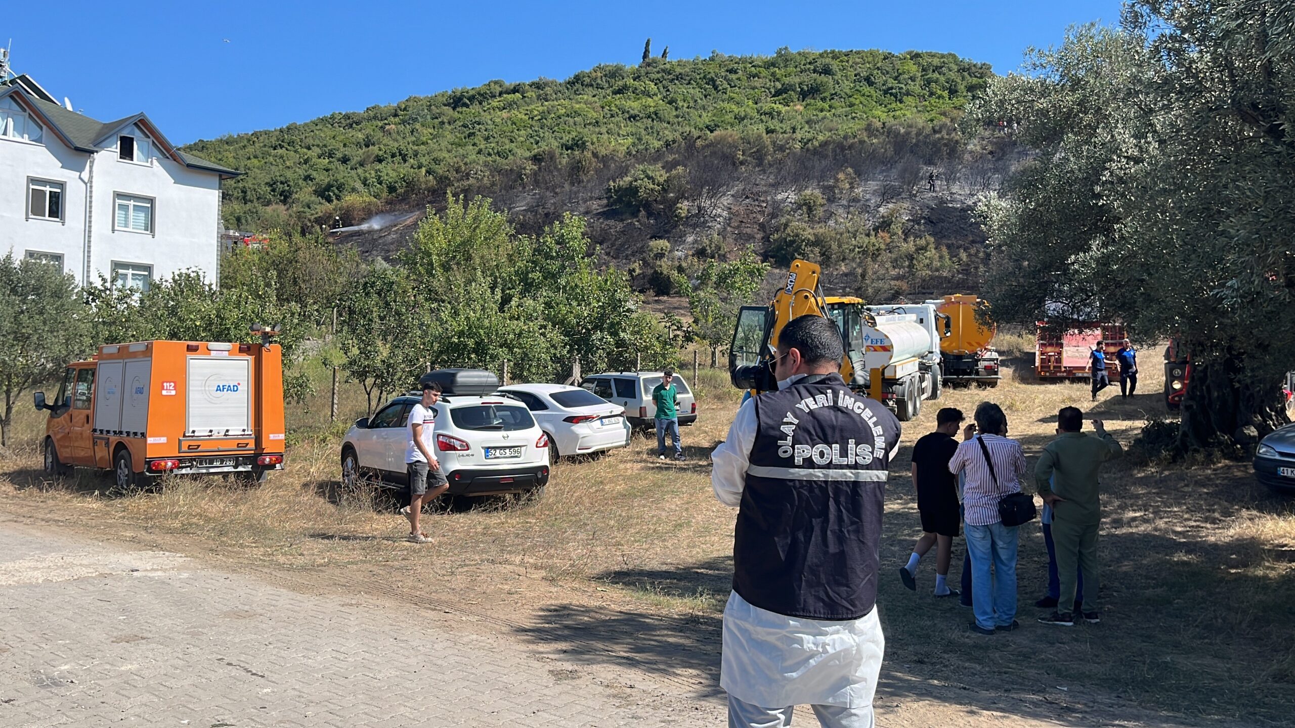 Ağaçlık alanda yangın çıktı! İtfaiye erleri kurtardı - Resim : 6