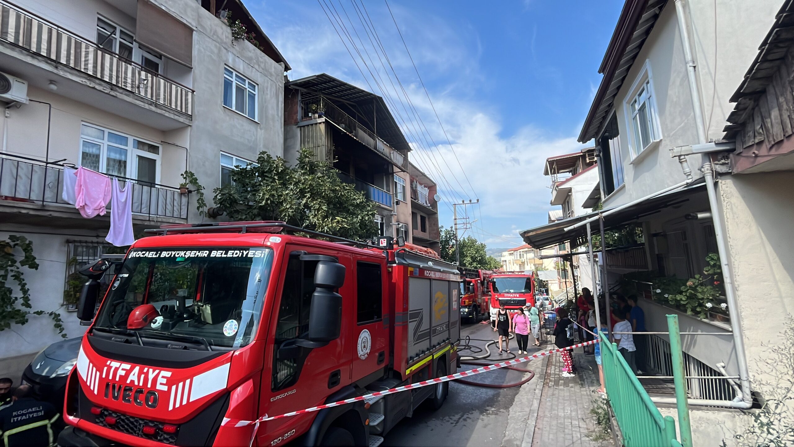 Ağlatan yangın! İçeride bebek vardı - Resim : 2