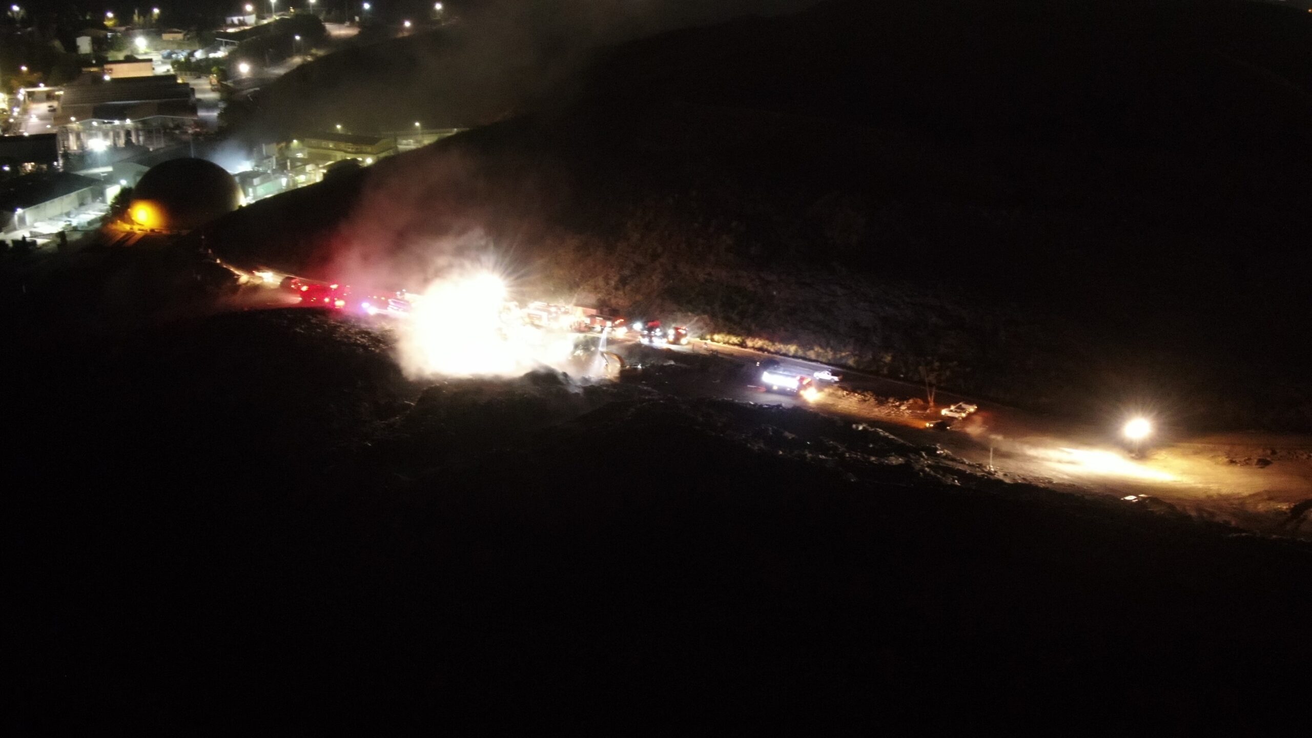 Akşam saatlerinde İZAYDAŞ'ta korkutan yangın! - Resim : 2