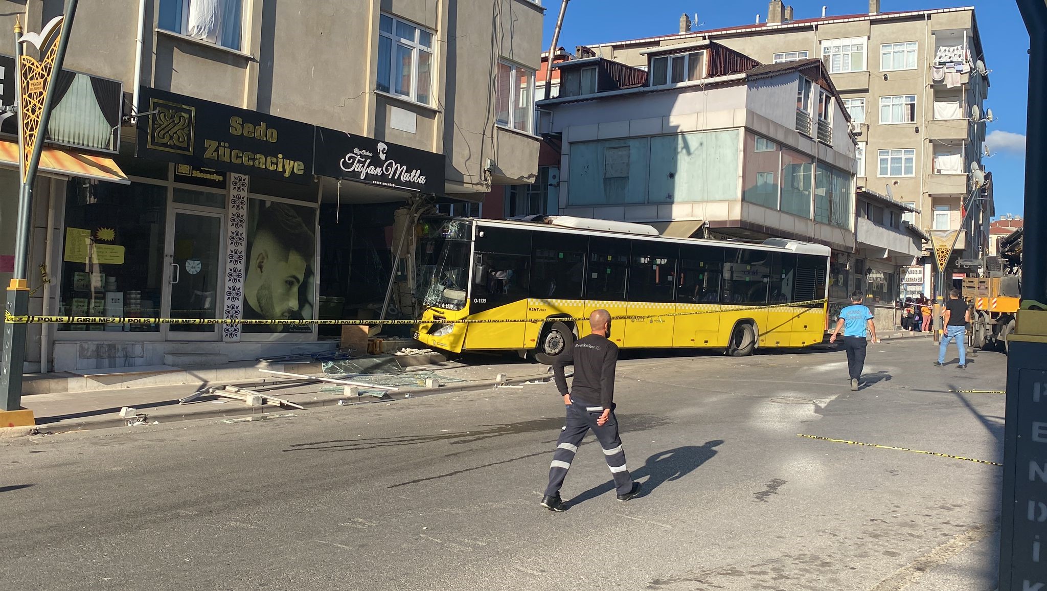 Aniden gelişti, kuaföre daldı! - Resim : 2