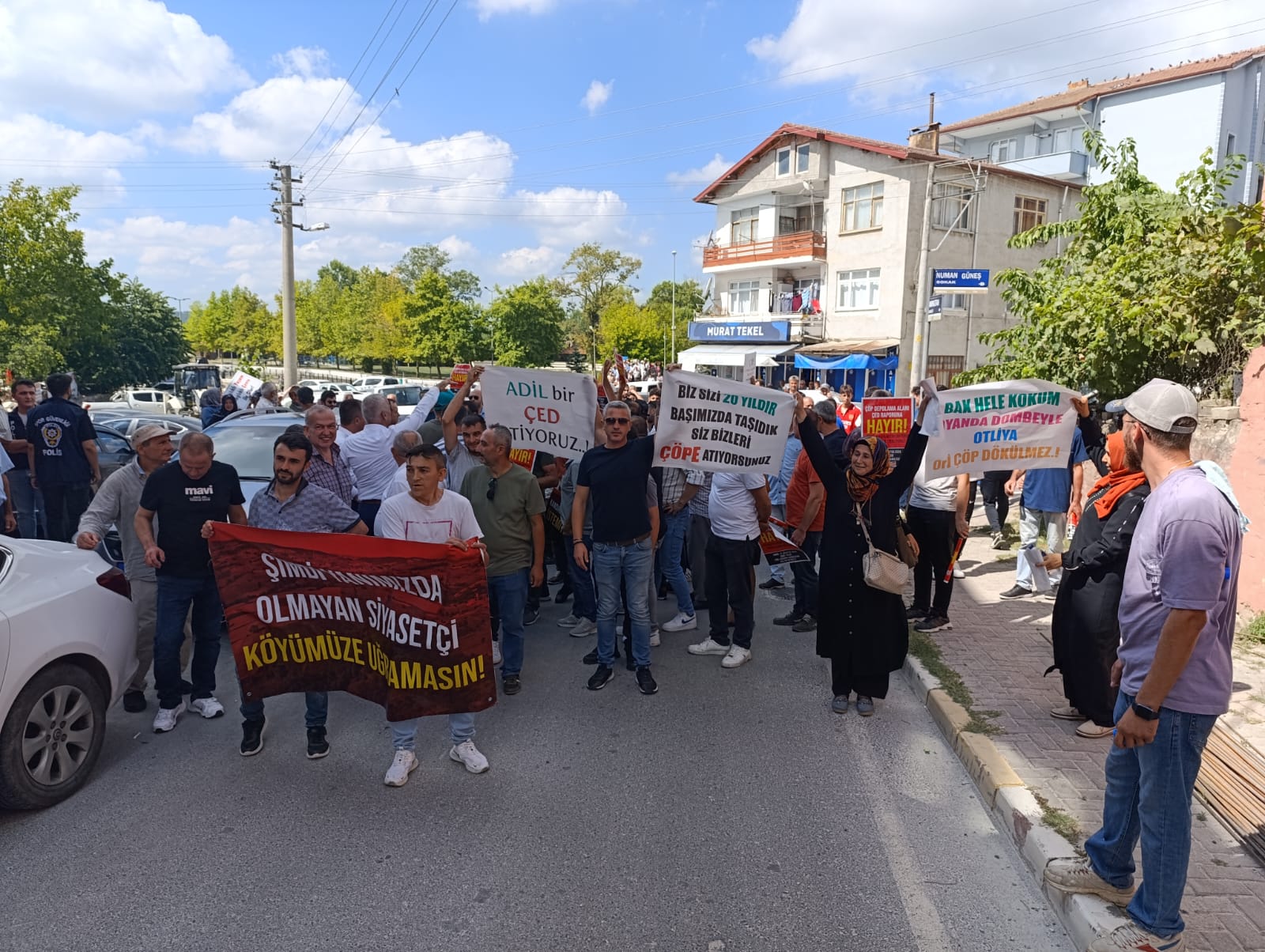 ÇED toplantısı sonrası Kandıra halkı belediyeye doğru yürüyüşe çıktı - Resim : 5