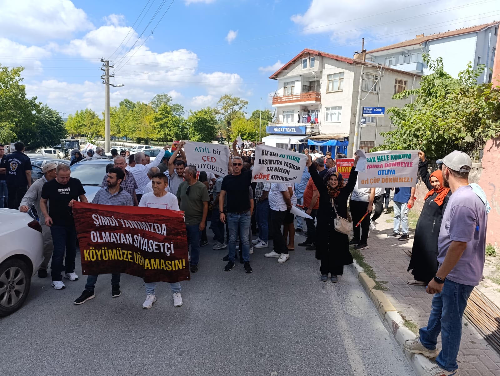 ÇED toplantısı sonrası Kandıra halkı belediyeye doğru yürüyüşe çıktı - Resim : 6