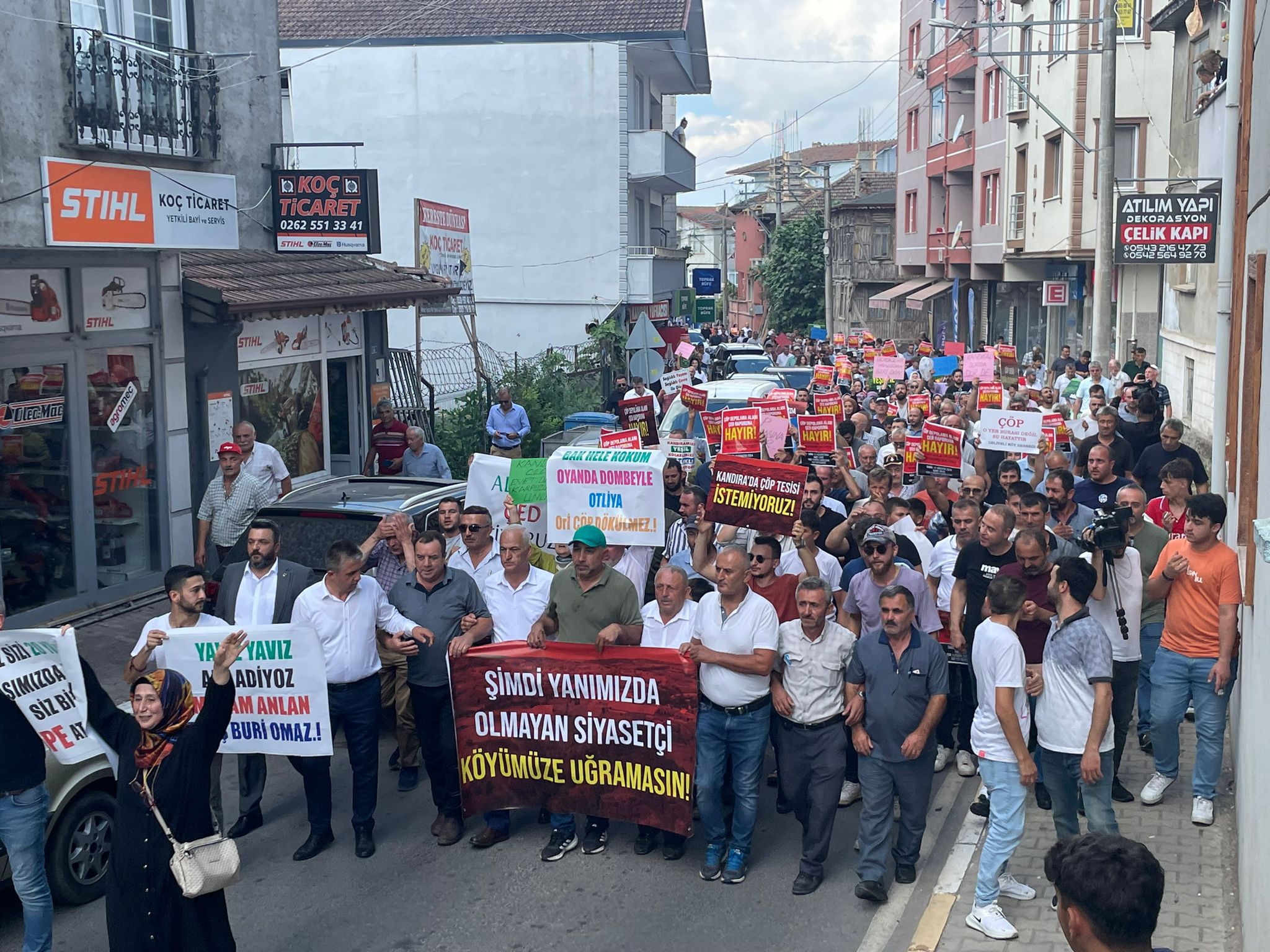 ÇED toplantısı sonrası Kandıra halkı belediyeye doğru yürüyüşe çıktı - Resim : 13