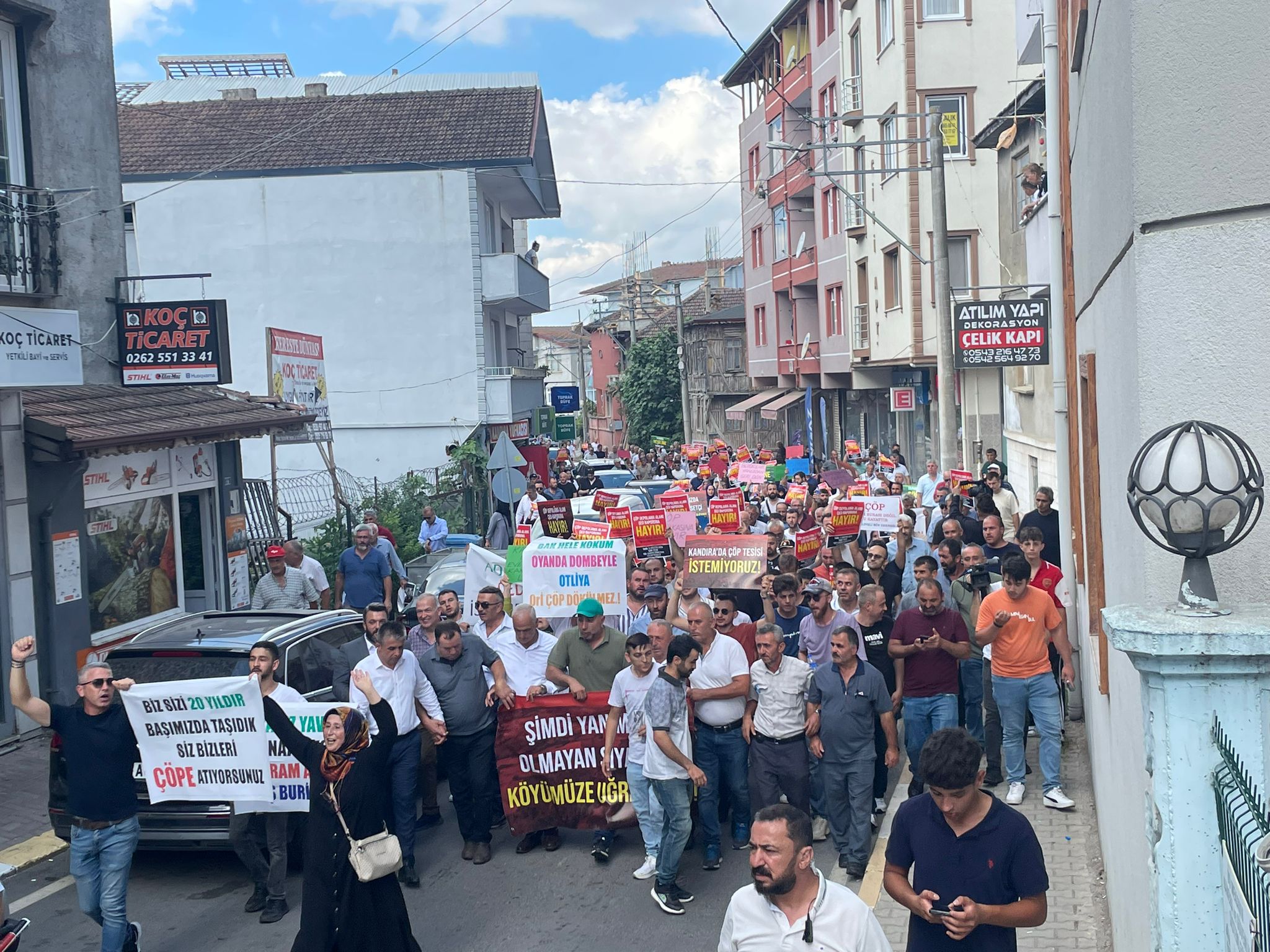 ÇED toplantısı sonrası Kandıra halkı belediyeye doğru yürüyüşe çıktı - Resim : 12