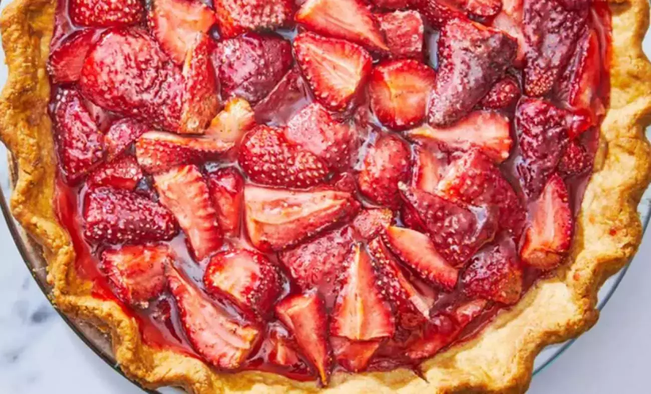 30 AĞUSTOS GELİNİM MUTFAKTA ÇİLEKLİ KAFES TART TARİFİ: Çilekli Kafes Tart Nasıl Yapılır? - Resim : 1