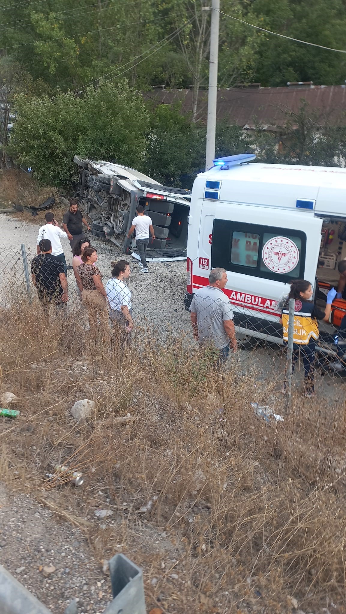 Feci kaza! Minibüsle traktör çarpıştı, yaralılar var - Resim : 5