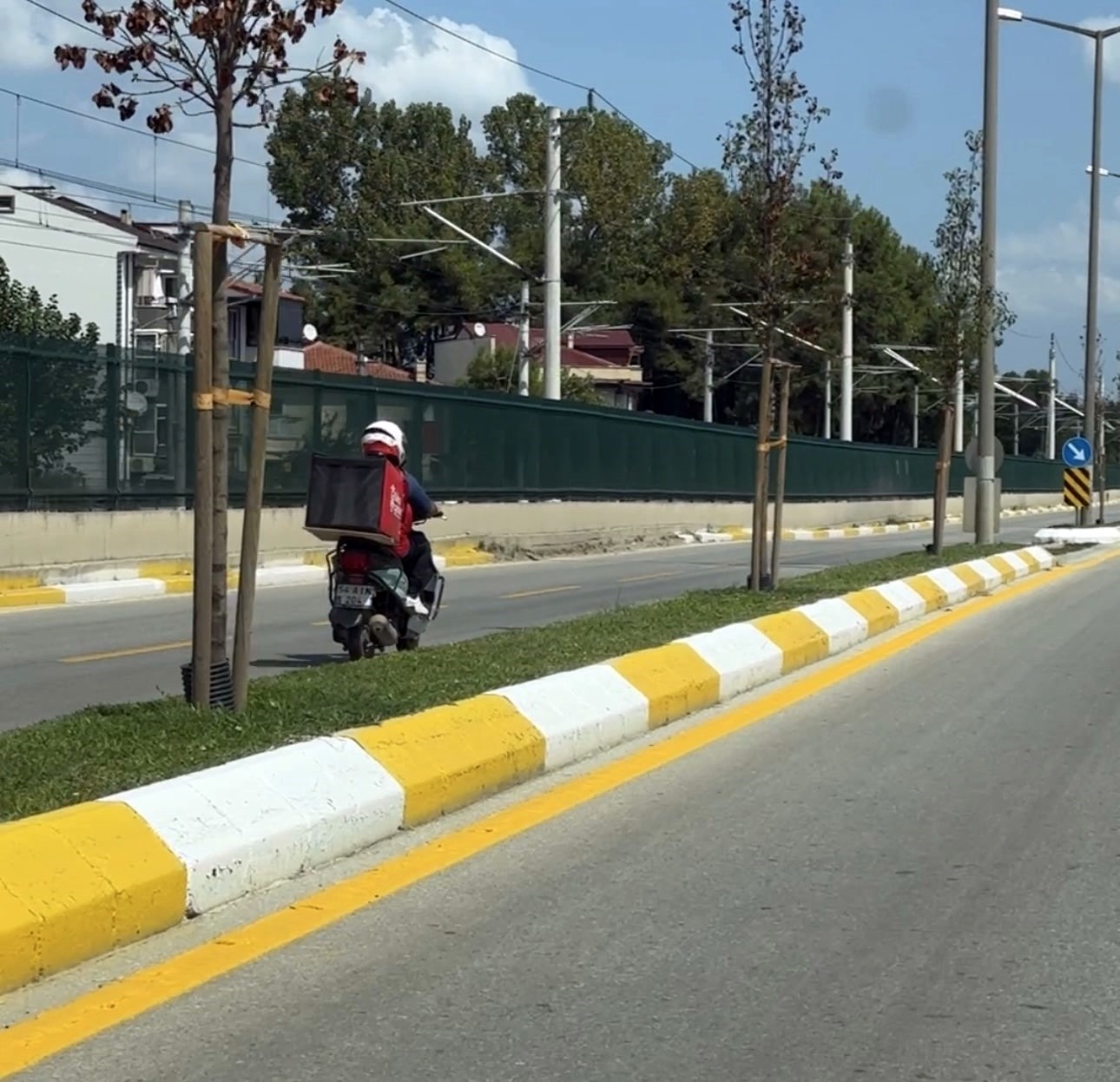 Güvenliği hiçe saydı! Kurye ters yönde tehlike saçtı - Resim : 4