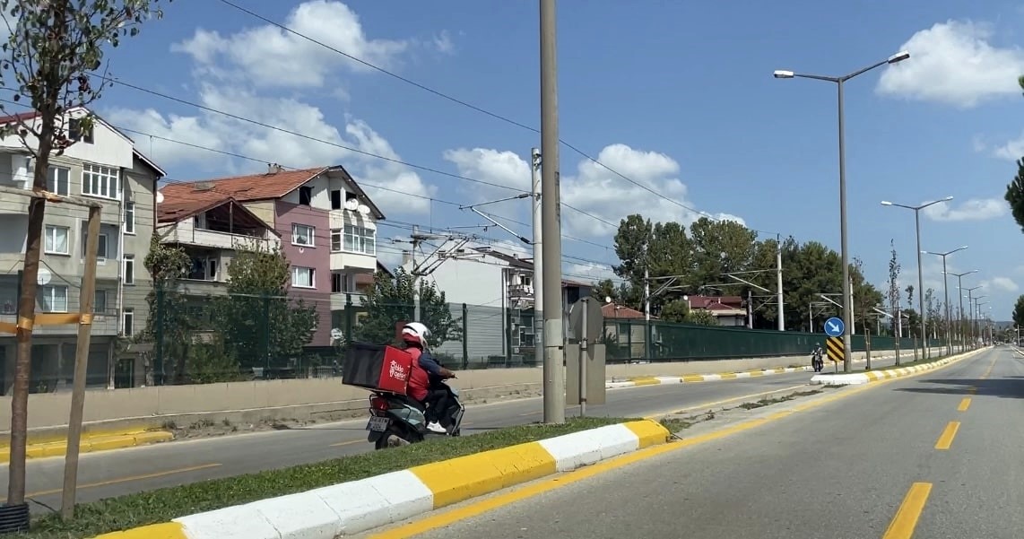 Güvenliği hiçe saydı! Kurye ters yönde tehlike saçtı - Resim : 3