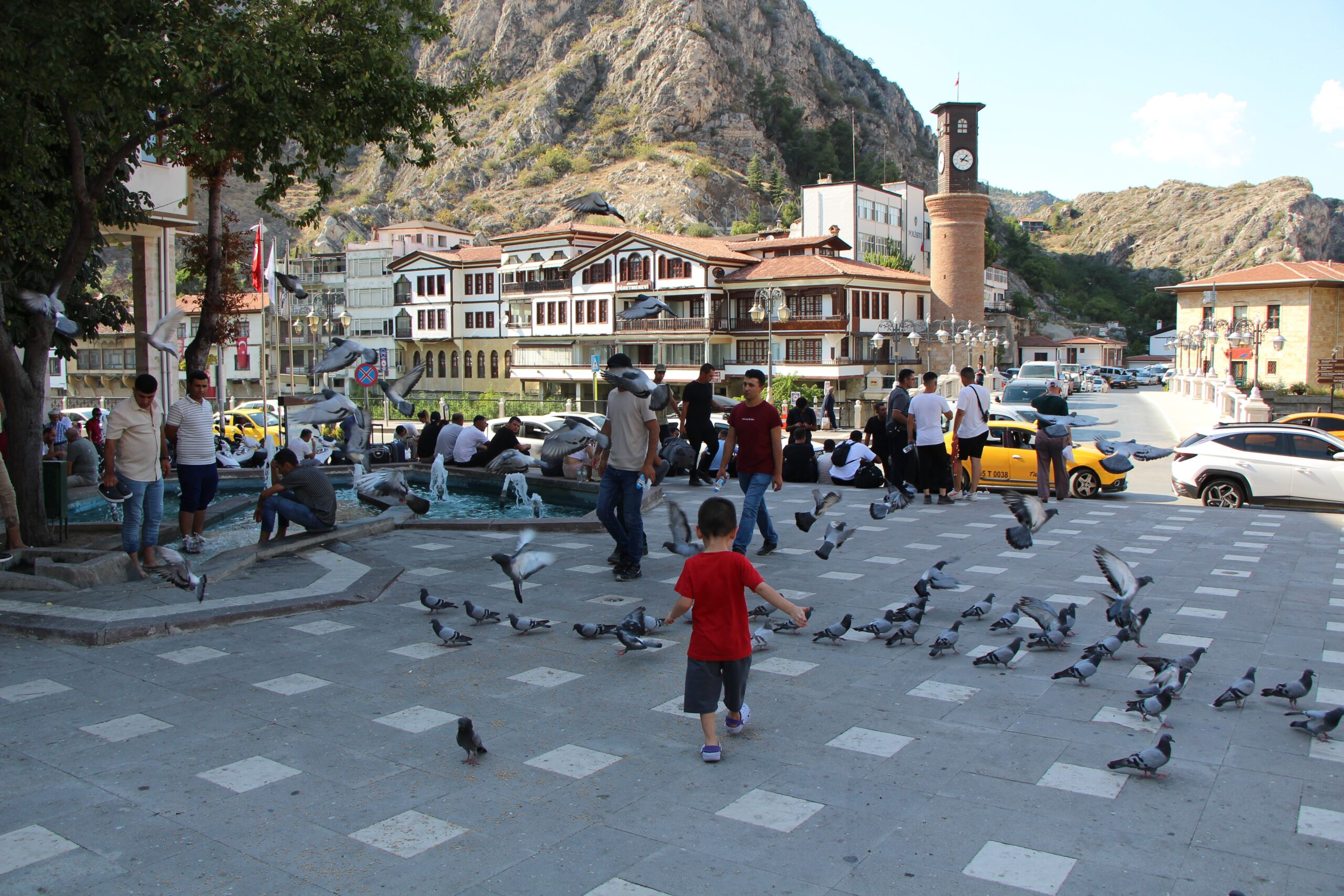 Hava sıcaklığı 40 dereceyi gördü! Serinlemek için farklı yollar denediler - Resim : 2