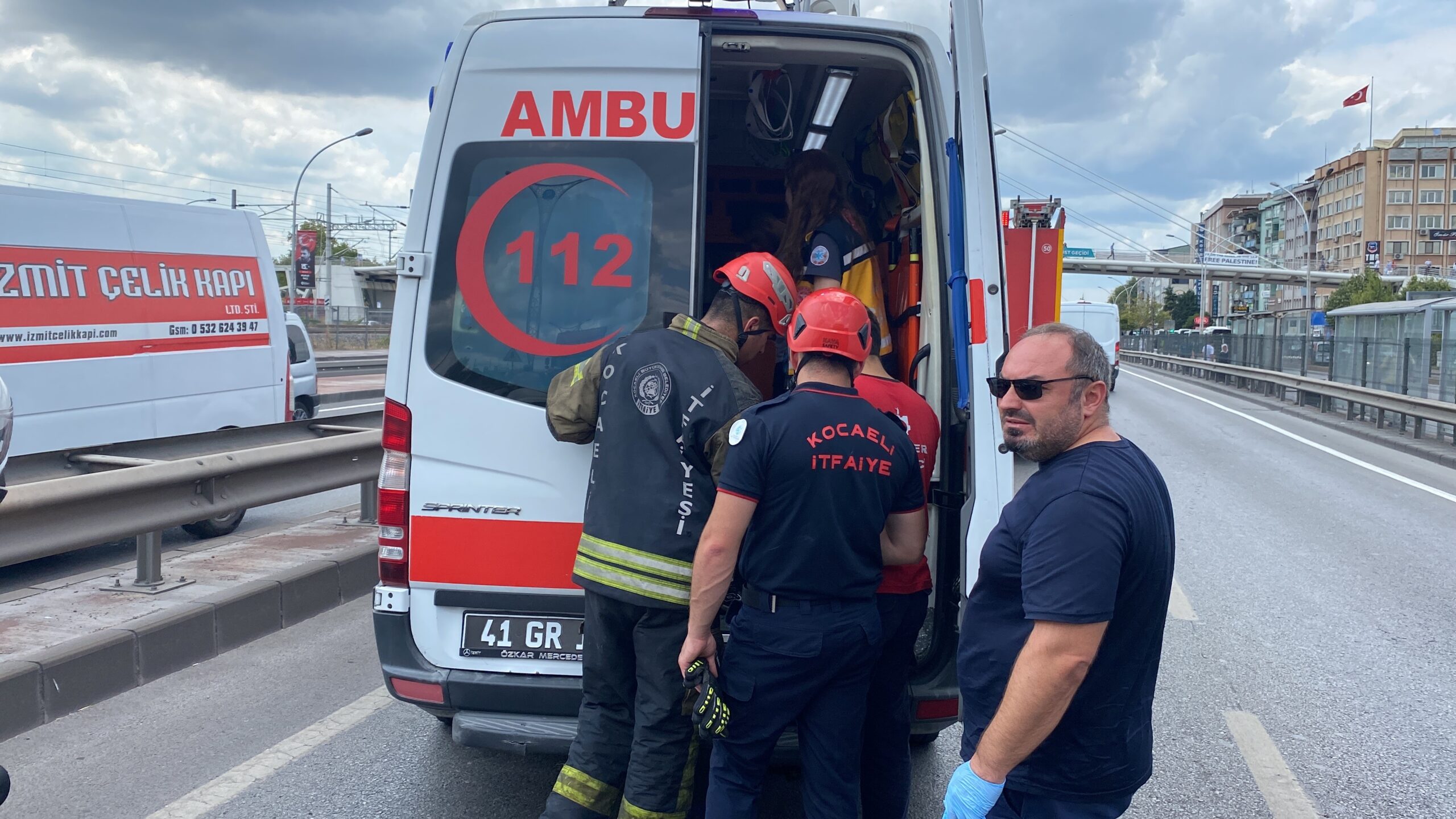 İzmit'te korkutan kaza! Tır ile otomobil çarpıştı - Resim : 2