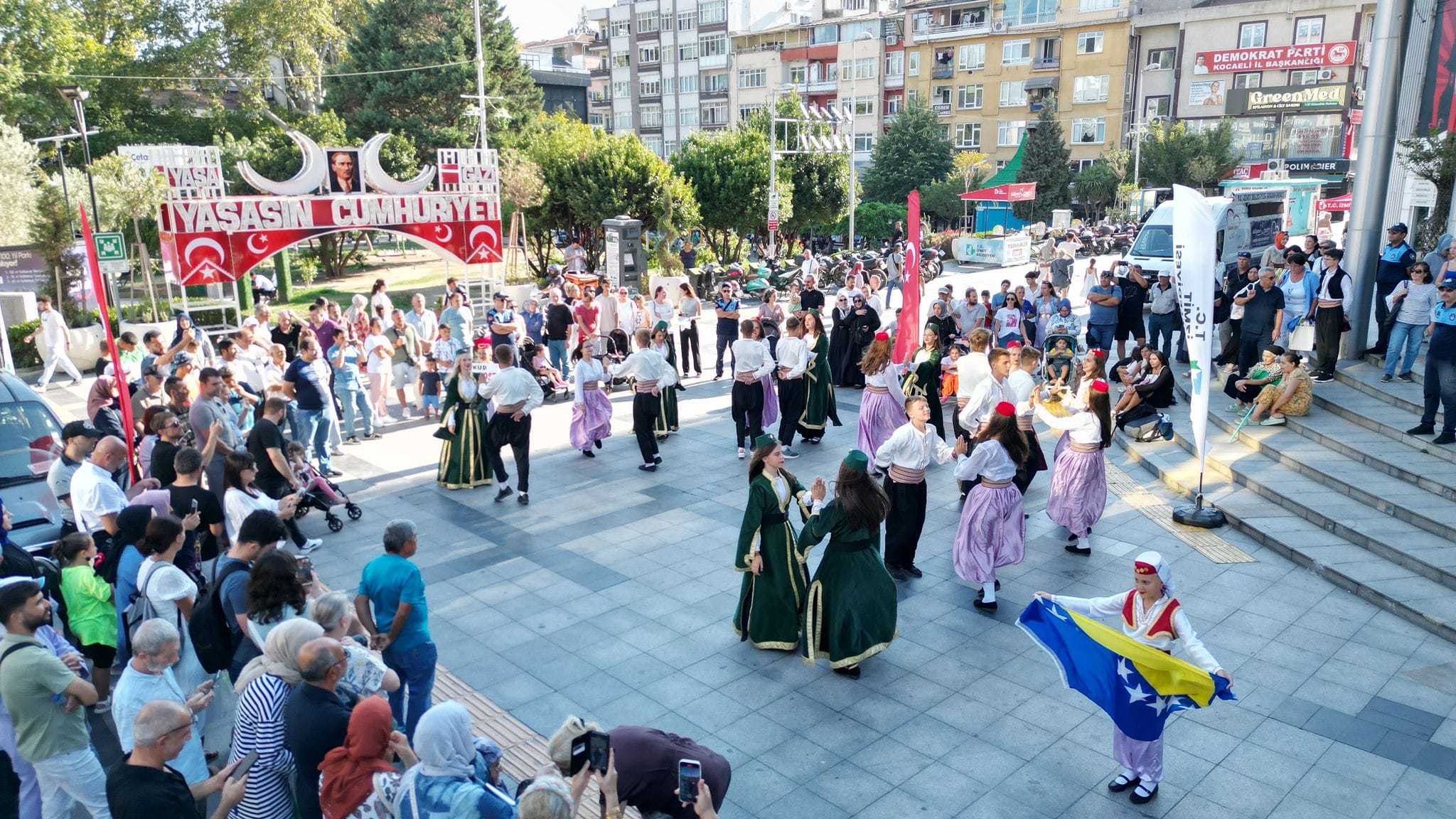 Kardeşlerimiz gelmiş hoş gelmiş - Resim : 2