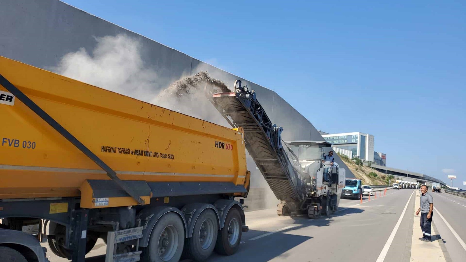 Kocaeli Büyükşehir yol bakım çalışmalarını hızlandırdı! Trafik rahatlayacak - Resim : 4