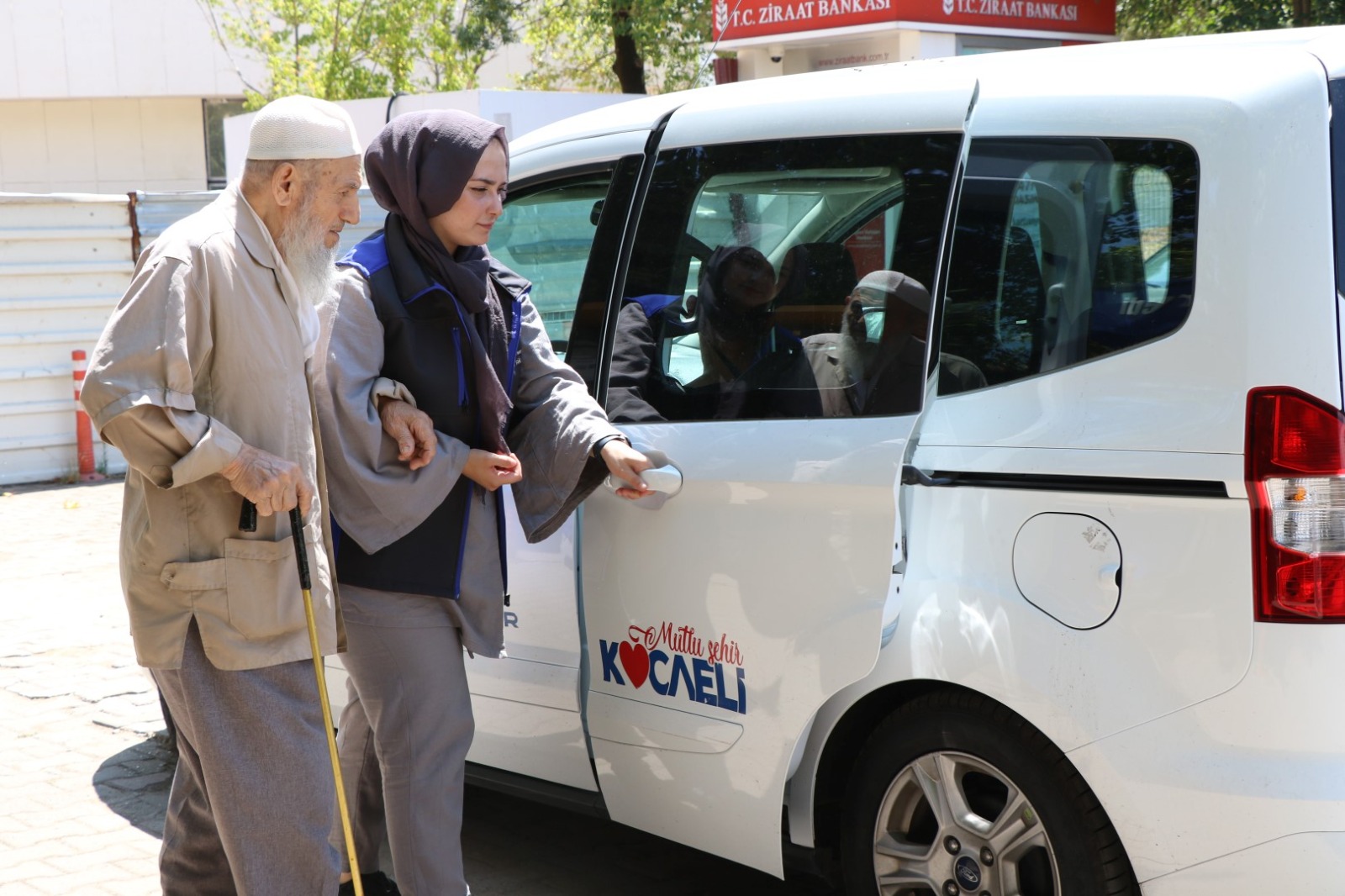 Kocaeli Büyükşehir’in halkçı projesi destek görmeye devam ediyor! Tam 26 bin hizmet verdiler - Resim : 2