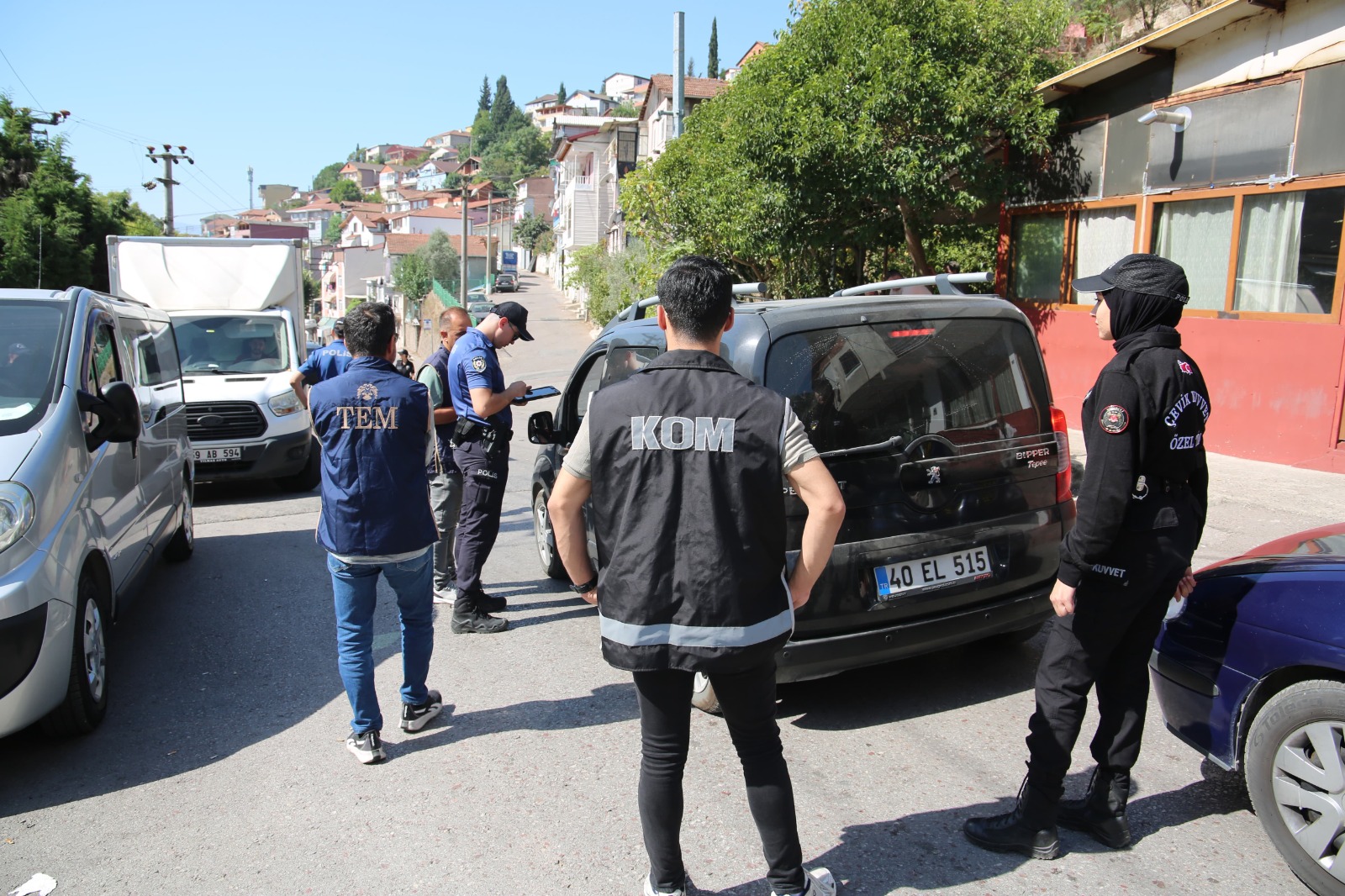 Kocaeli emniyetinden huzur uygulaması: Binlerce şahıs, yüzlerce araç... - Resim : 2