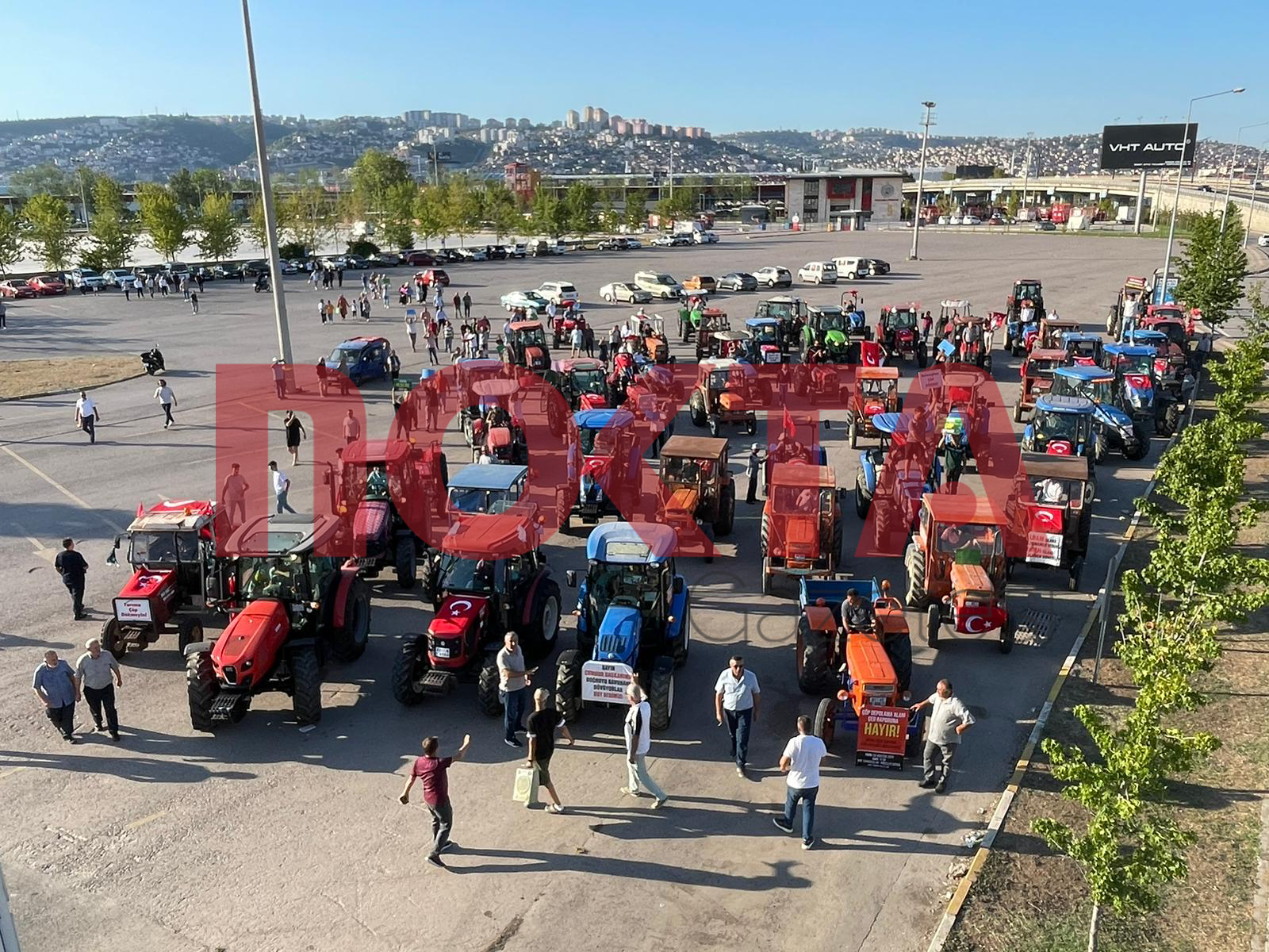 Kocaeli’de tarihi çöp tesisi eylemi: 100 traktörle seslerini Büyükşehir’e duyurdular! - Resim : 1