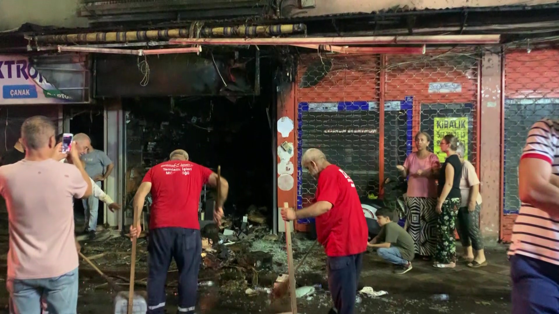 Korkutan yangın! İş yeri küle döndü - Resim : 3