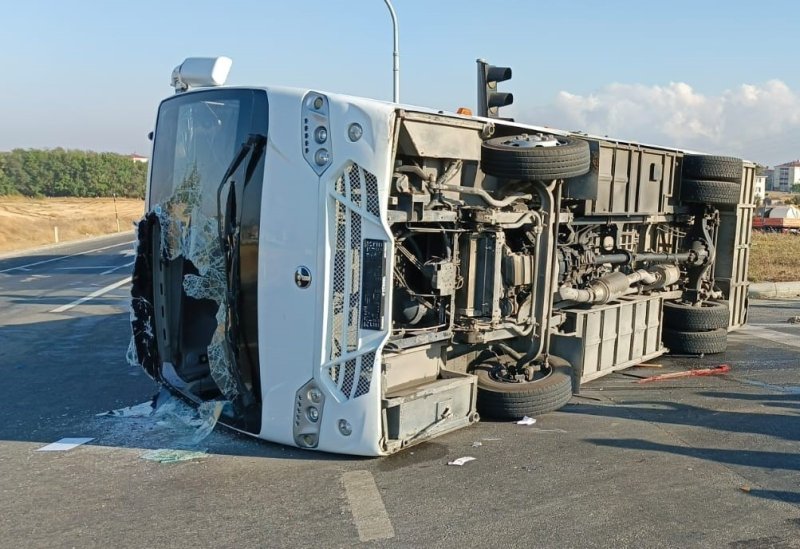 Midibüs kaza yaptı: Onlarca işçi yaralandı! - Resim : 1