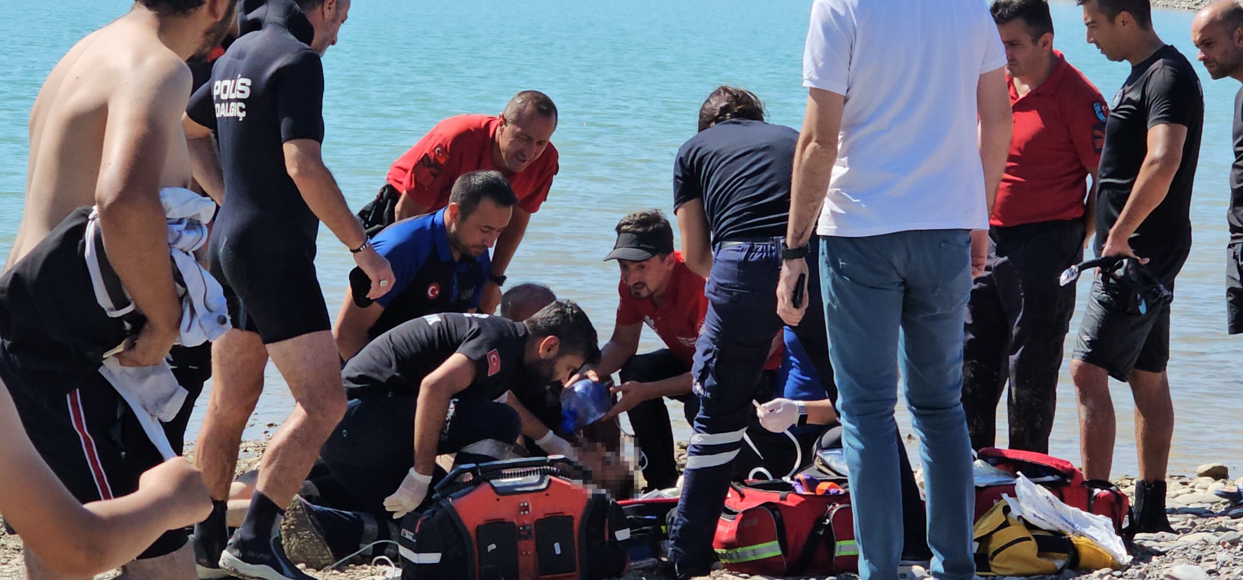 Serinlemek için dereye girmişti: Tüm müdahalelere rağmen... - Resim : 4