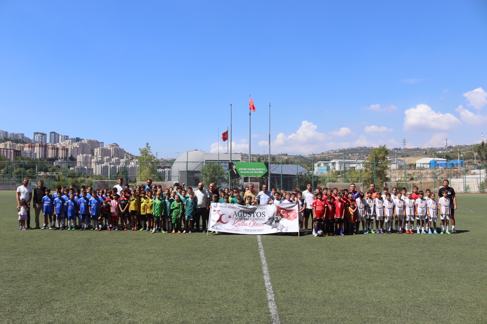 Zafer Bayramı minik futbolcularla çok daha güzel! - Resim : 2