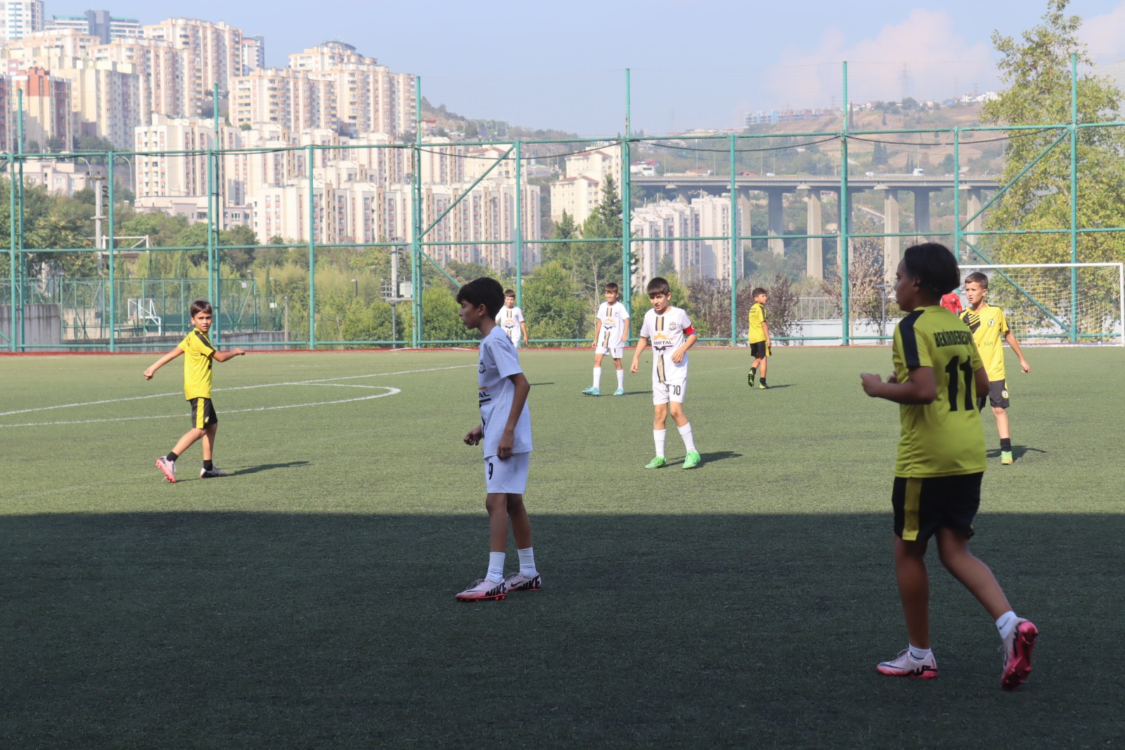 Zafer Bayramı minik futbolcularla çok daha güzel! - Resim : 1