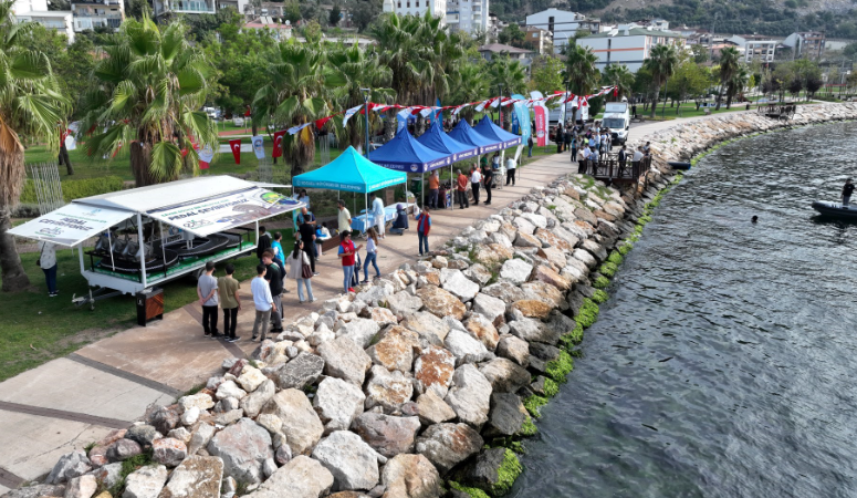 Hereke sahilinde kıyı ve deniz temizliği