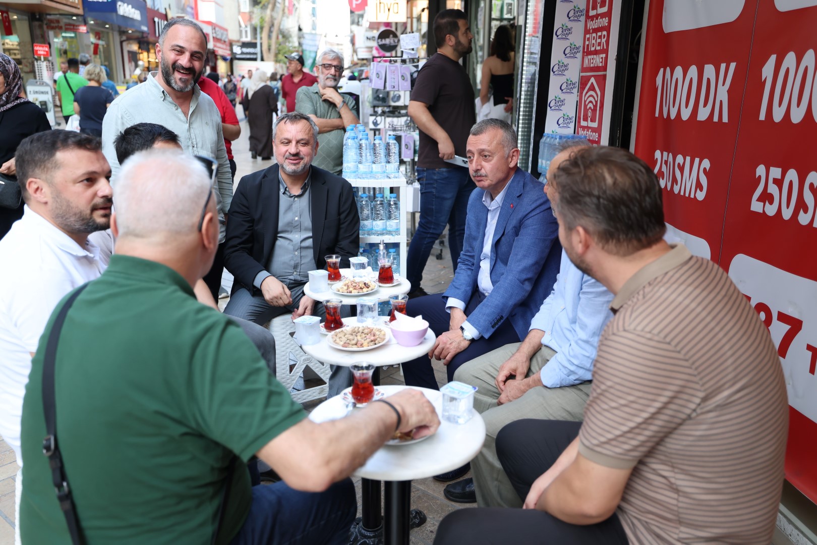 Büyükakın İnönü Caddesi esnafıyla buluştu. Müjdeyi verdi - Resim : 1