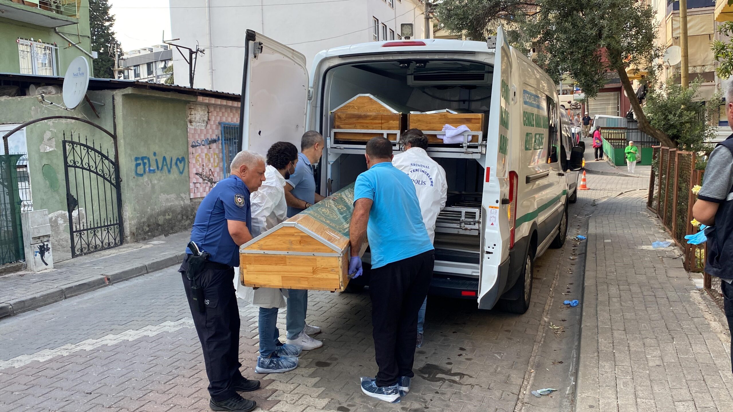 Abisiyle yaşadığı evde ölü bulundu! Birçok kez... - Resim : 6