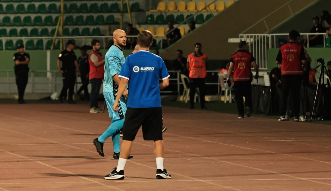 Disiplin sevki olmadığı için 1’er maç ceza - Resim : 2