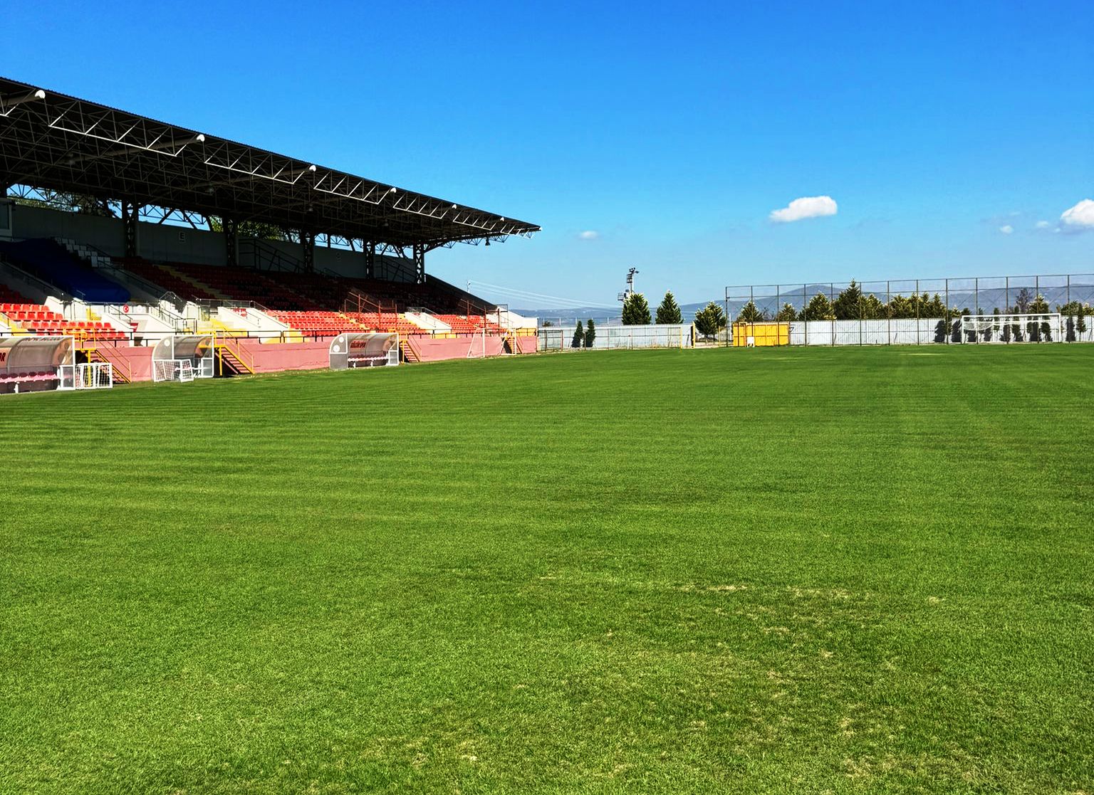 Gölcük İlçe Stadı ve antrenman sahalarında son hazırlıklar - Resim : 1