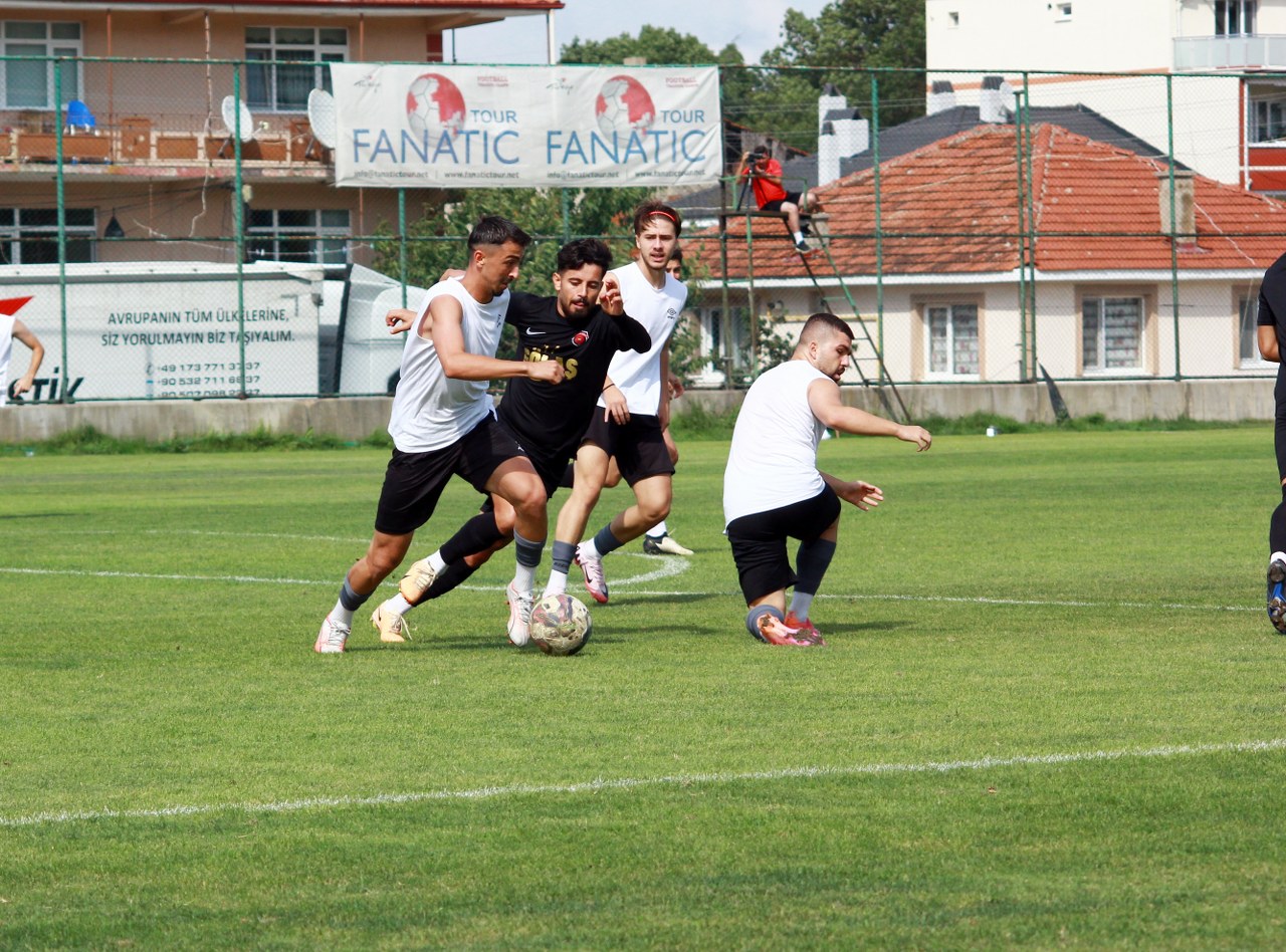 Gölcükspor, Çilimli Belediyespor ile yenişemedi “2-2” - Resim : 16