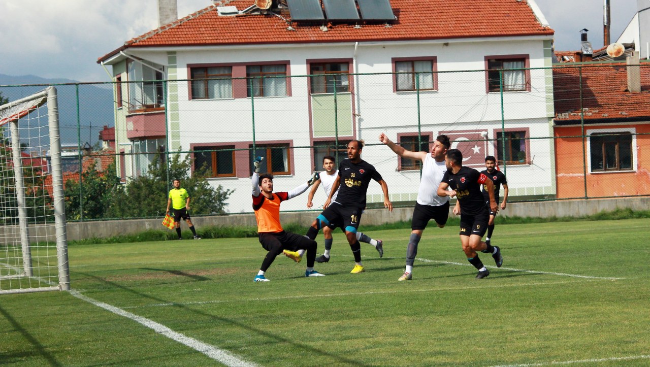 Gölcükspor, Çilimli Belediyespor ile yenişemedi “2-2” - Resim : 13