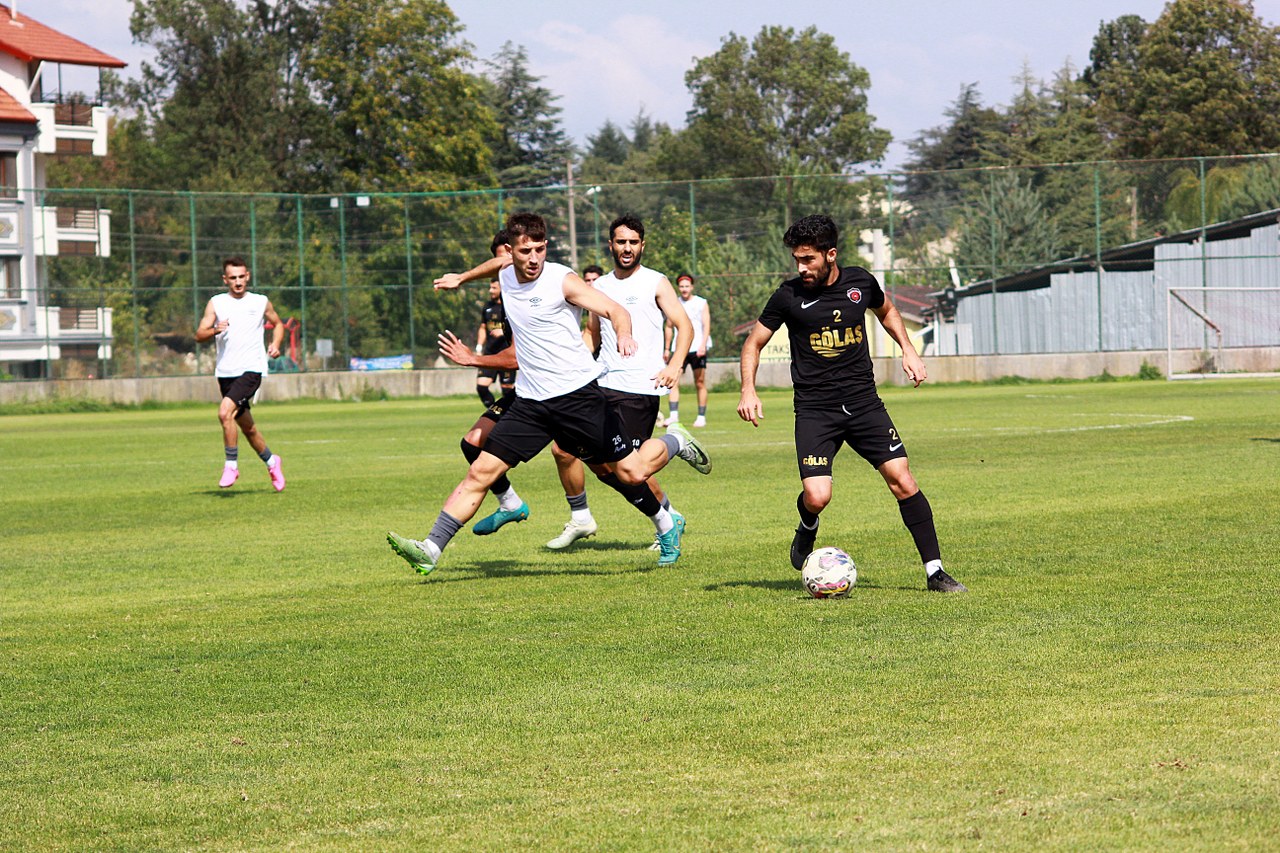 Gölcükspor, Çilimli Belediyespor ile yenişemedi “2-2” - Resim : 12