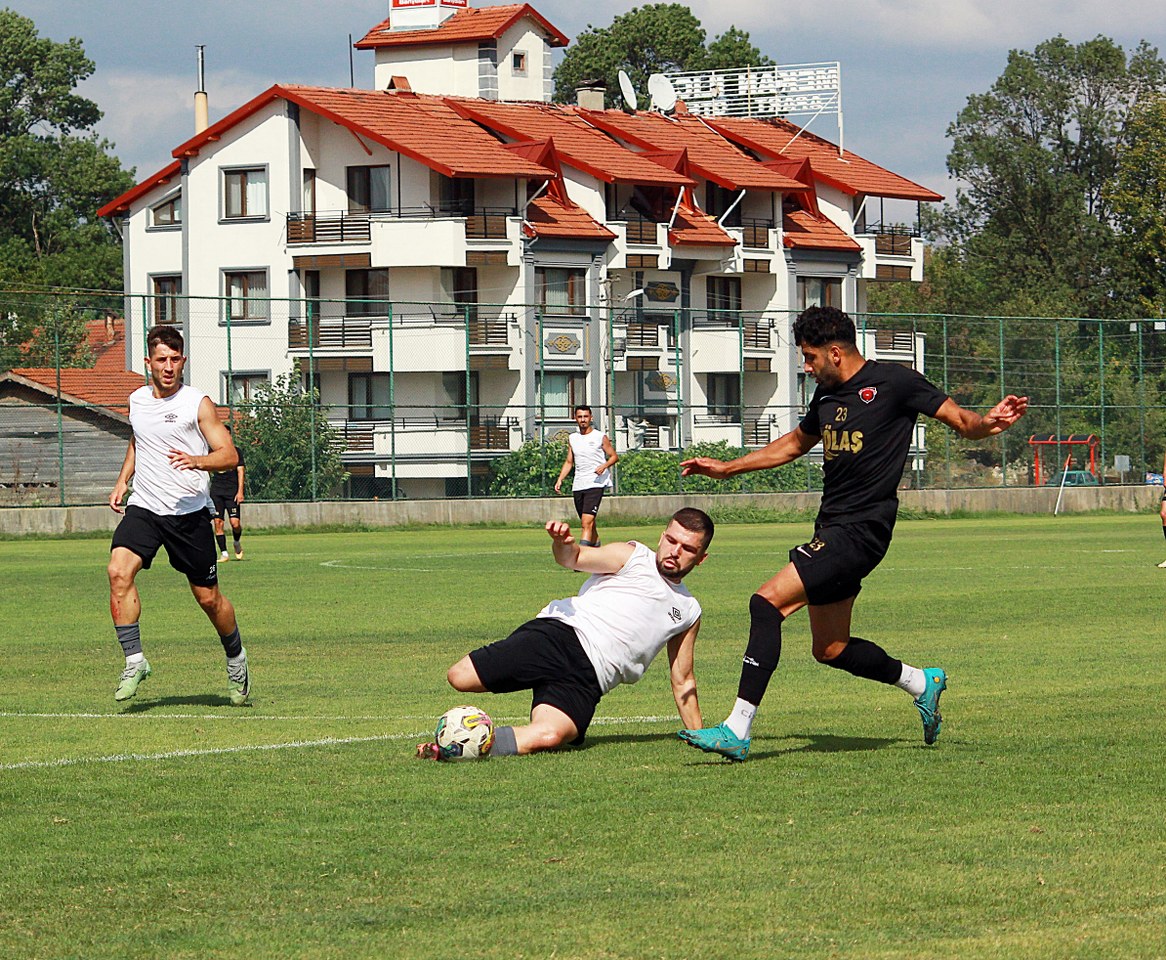 Gölcükspor, Çilimli Belediyespor ile yenişemedi “2-2” - Resim : 11