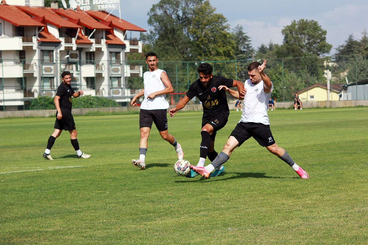 Gölcükspor, Çilimli Belediyespor ile yenişemedi “2-2” - Resim : 8