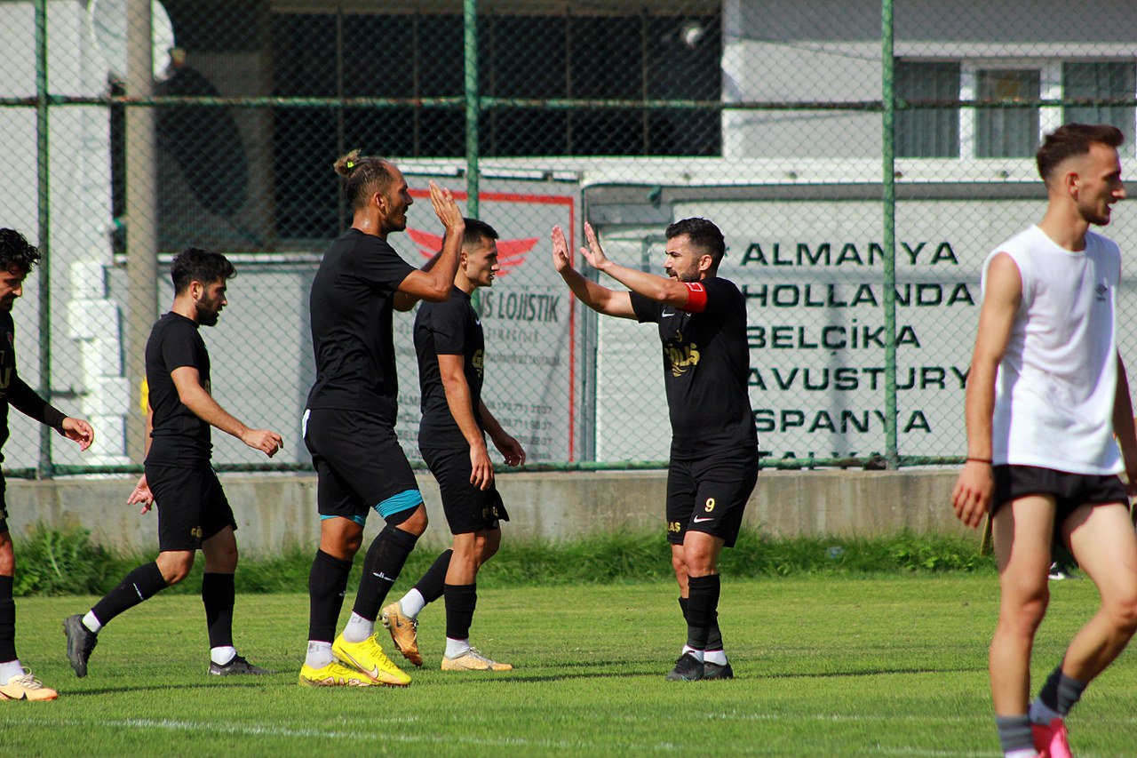 Gölcükspor, Çilimli Belediyespor ile yenişemedi “2-2” - Resim : 9