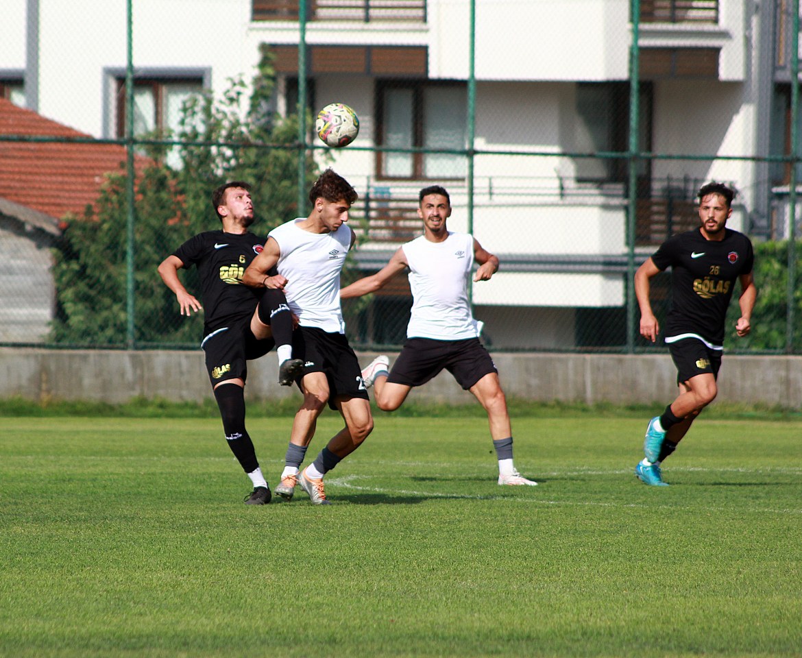 Gölcükspor, Çilimli Belediyespor ile yenişemedi “2-2” - Resim : 1